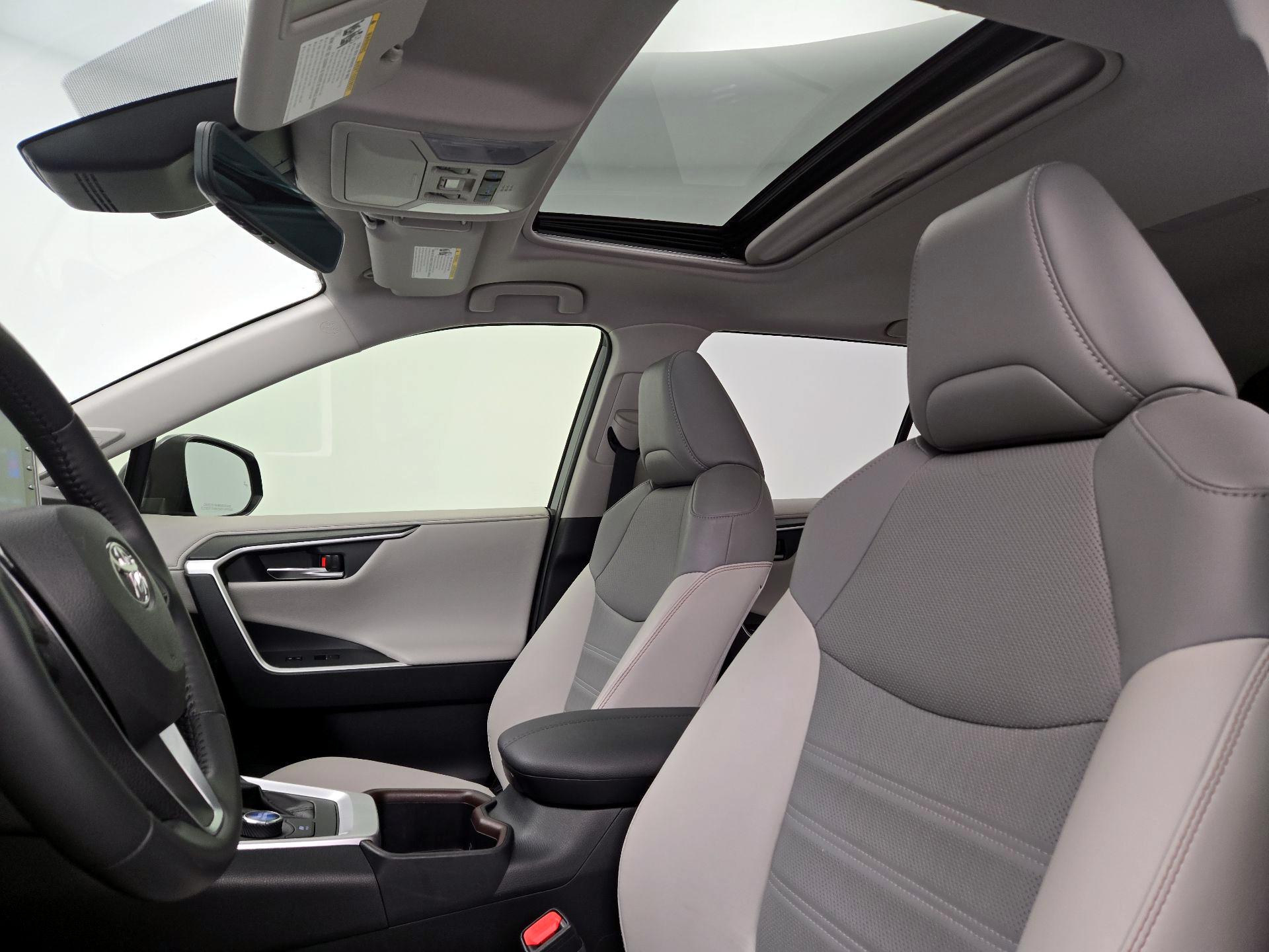 Thumbnail: 2022 Toyota RAV4 - 19