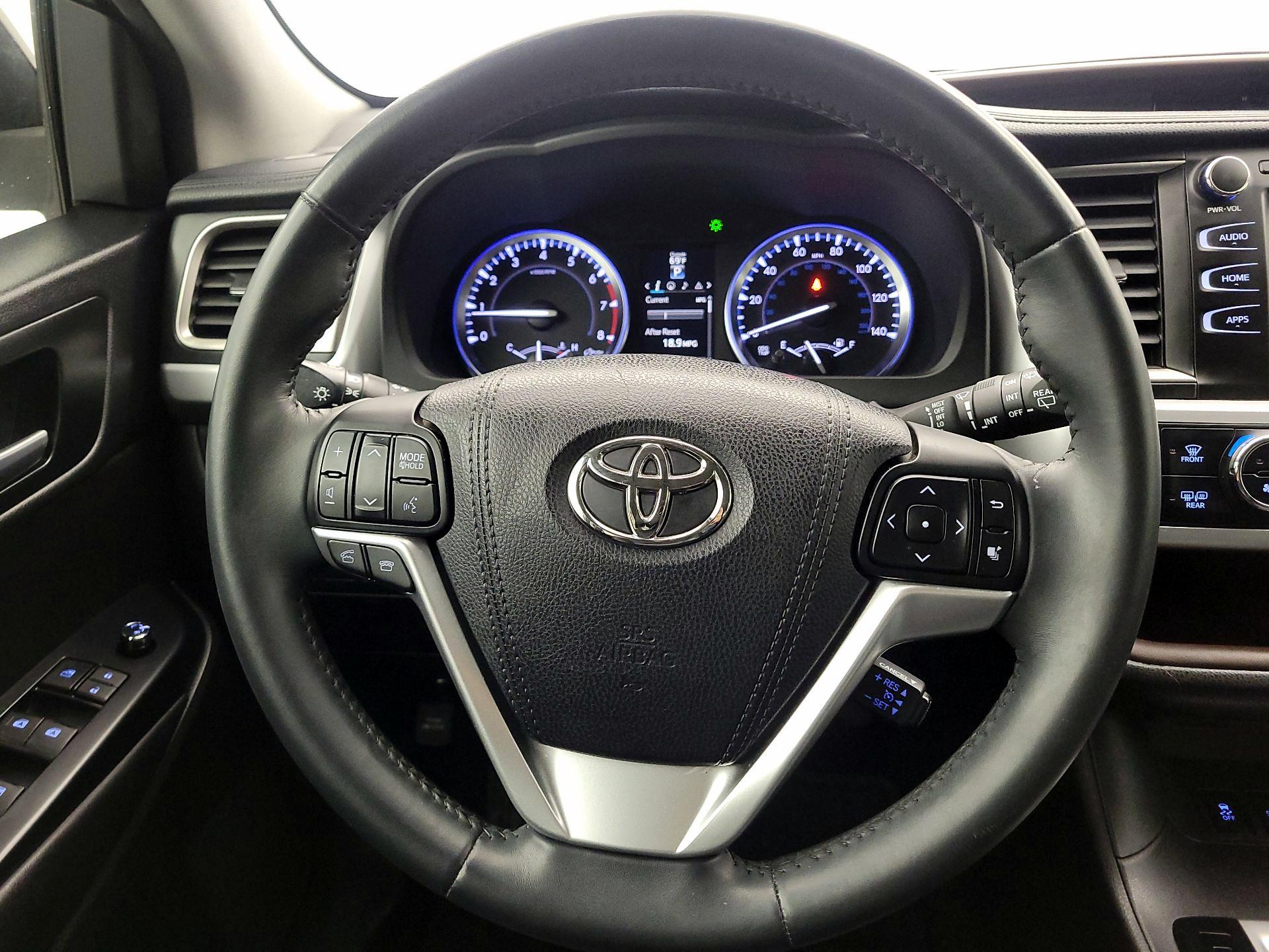 Thumbnail: 2016 Toyota Highlander - 10