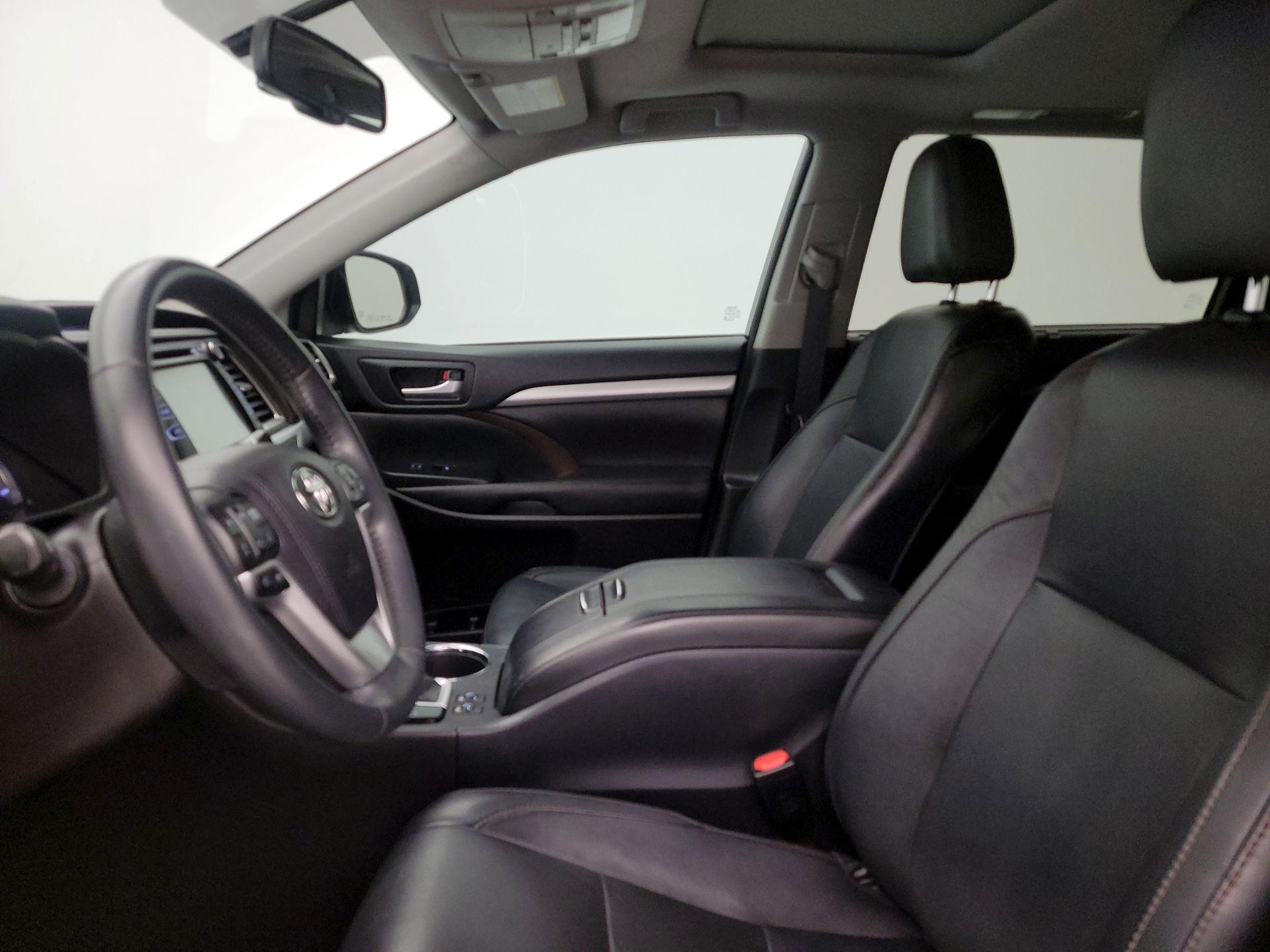 Thumbnail: 2016 Toyota Highlander - 11