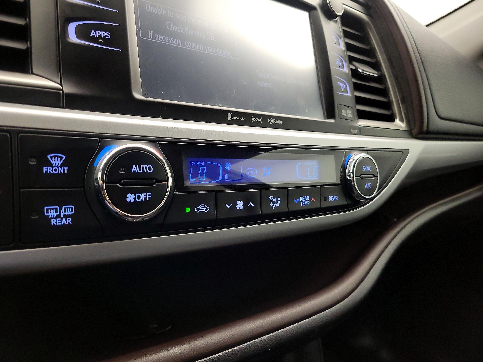 Thumbnail: 2016 Toyota Highlander - 16
