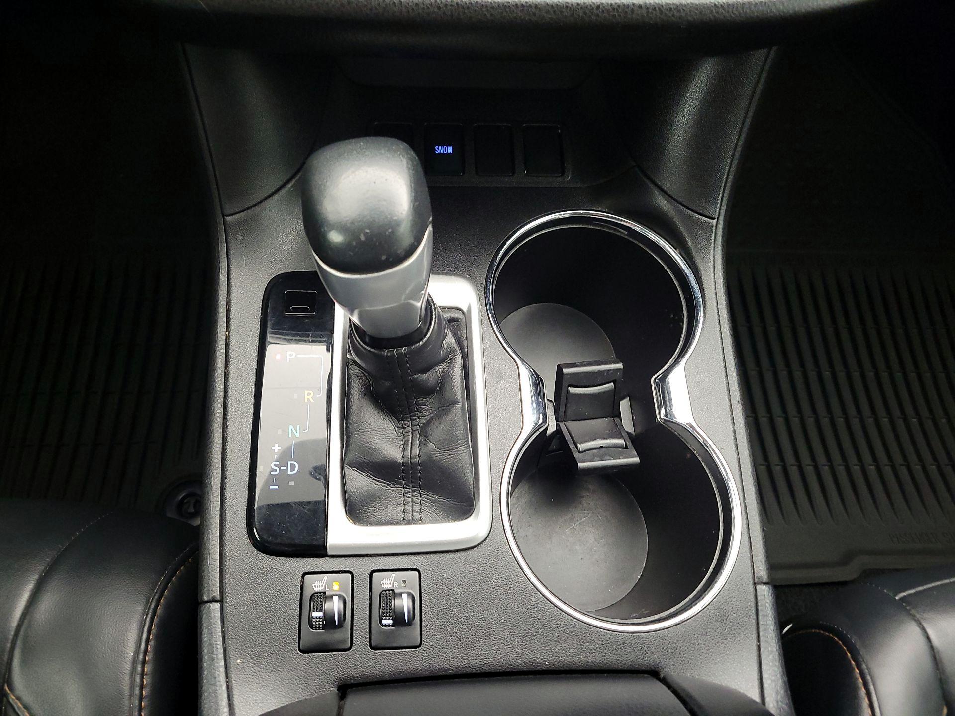 Thumbnail: 2016 Toyota Highlander - 17