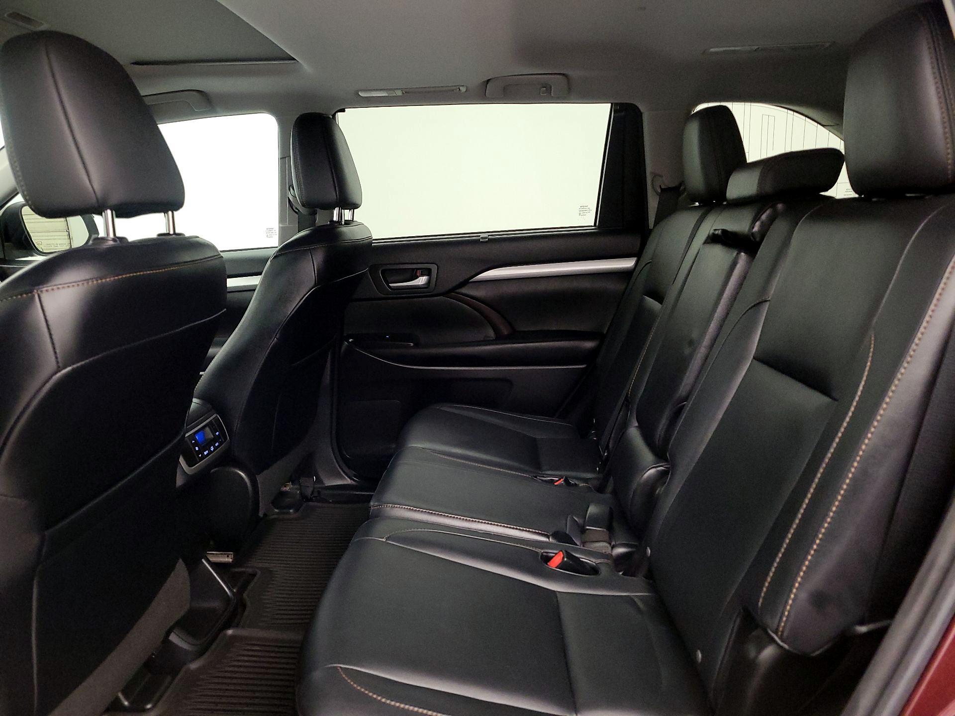 Thumbnail: 2016 Toyota Highlander - 20
