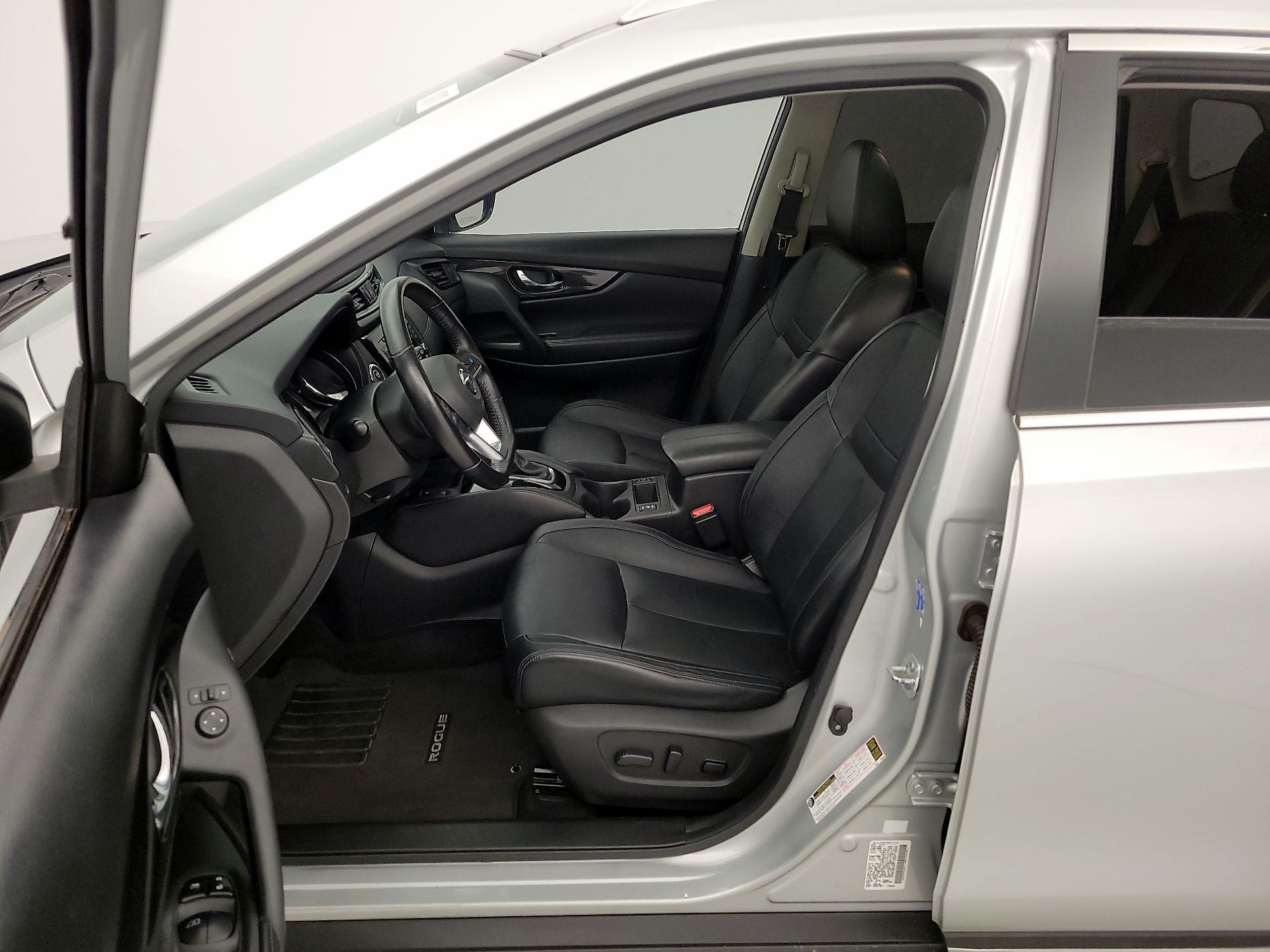 Thumbnail: 2018 Nissan Rogue - 11