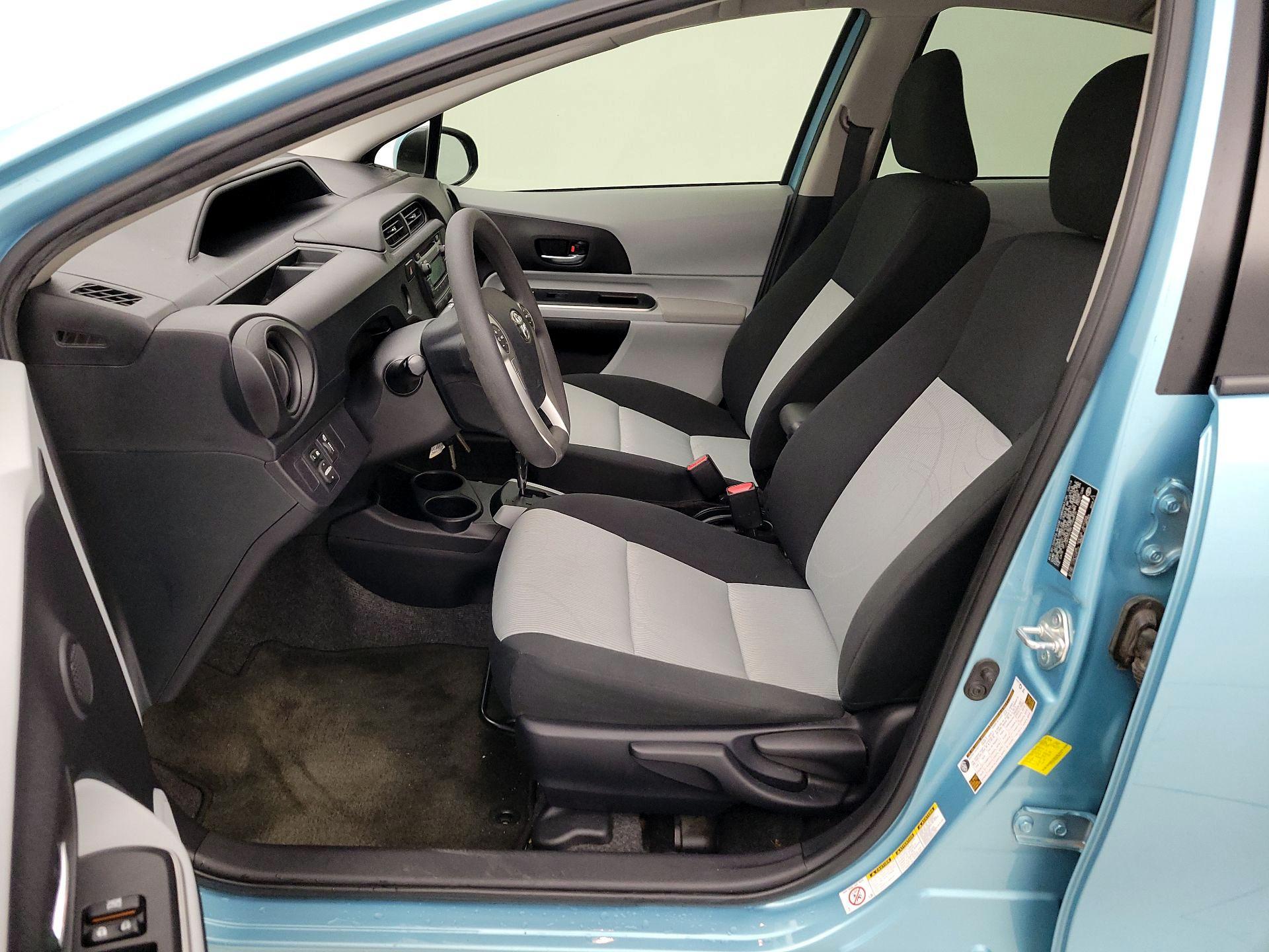 Thumbnail: 2014 Toyota Prius c - 11