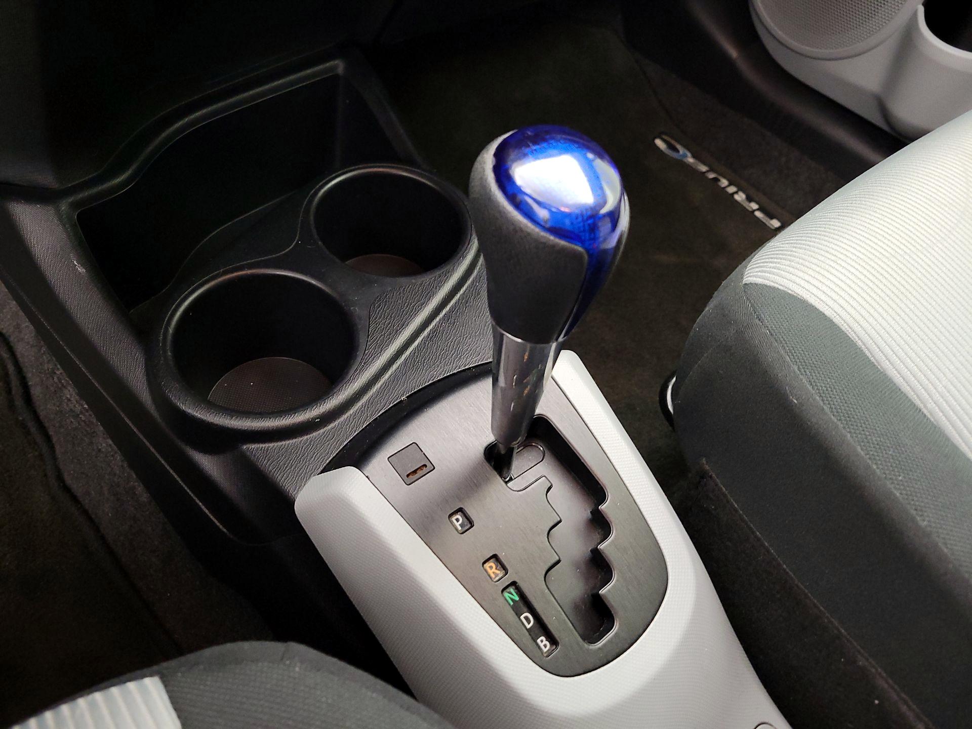 Thumbnail: 2014 Toyota Prius c - 16