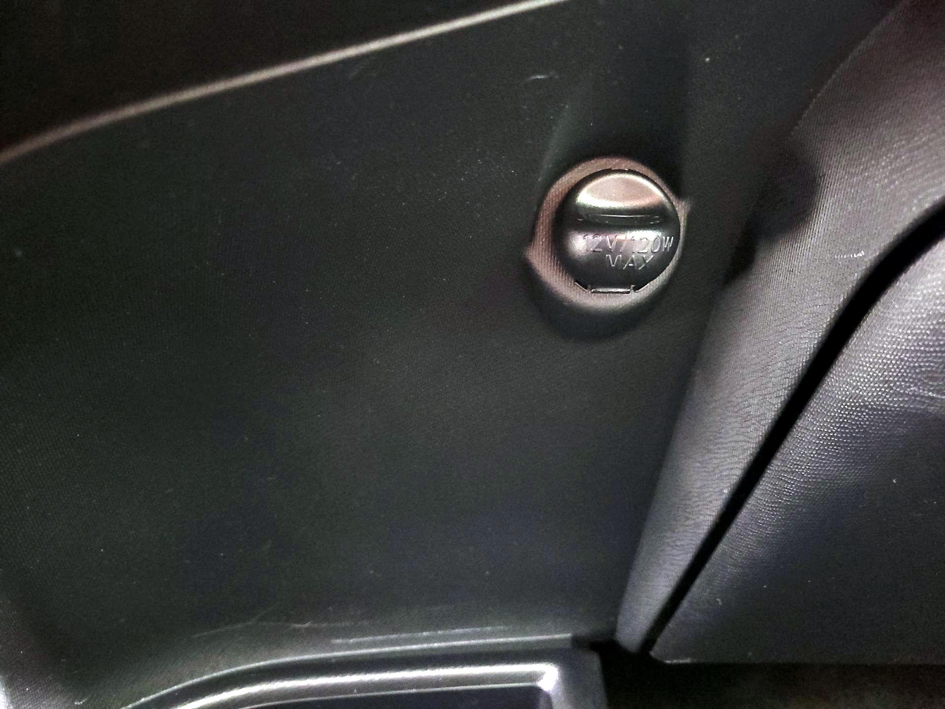 Thumbnail: 2014 Toyota Prius c - 17