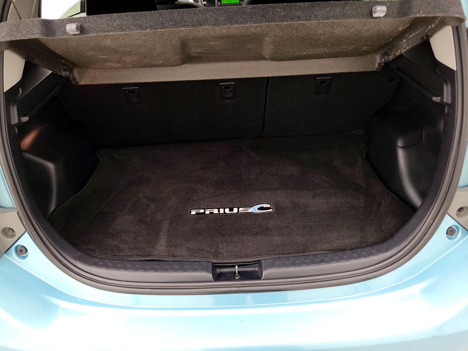 Thumbnail: 2014 Toyota Prius c - 19