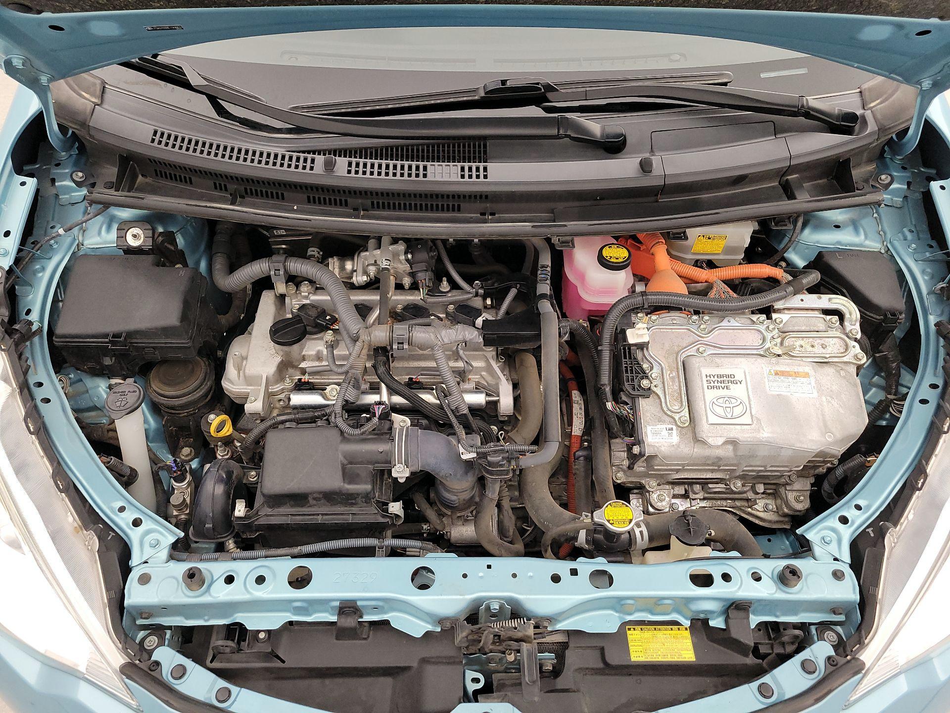 Thumbnail: 2014 Toyota Prius c - 20