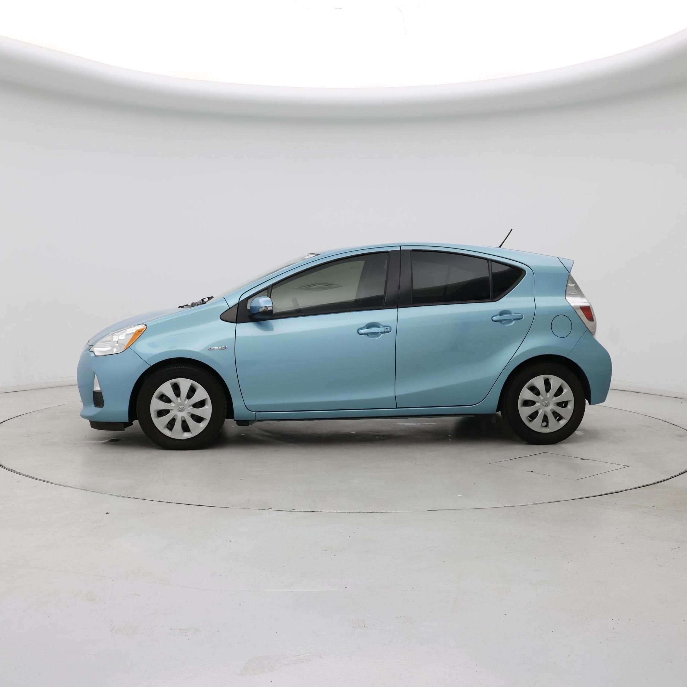 Thumbnail: 2014 Toyota Prius c - 3