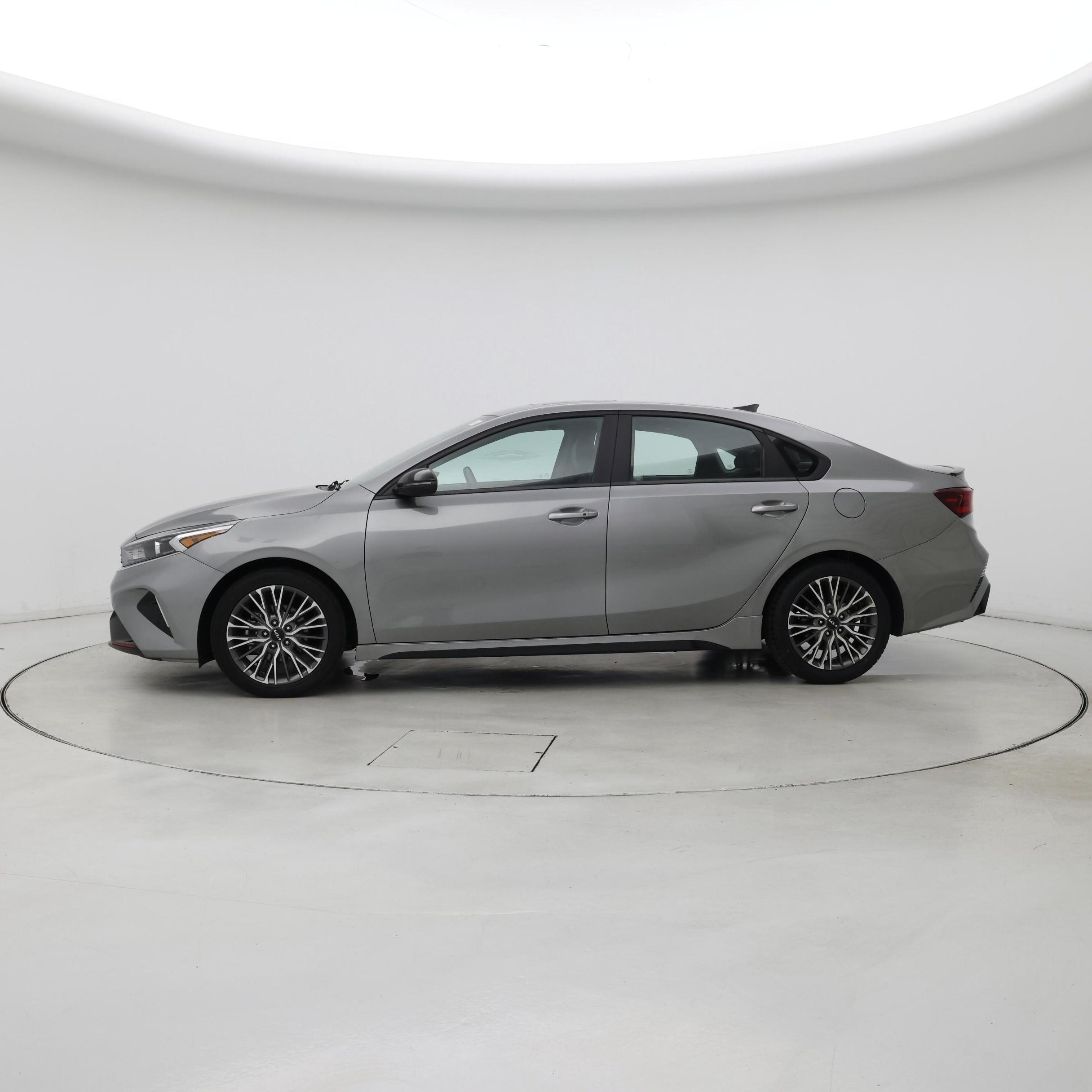 Thumbnail: 2022 Kia Forte - 3