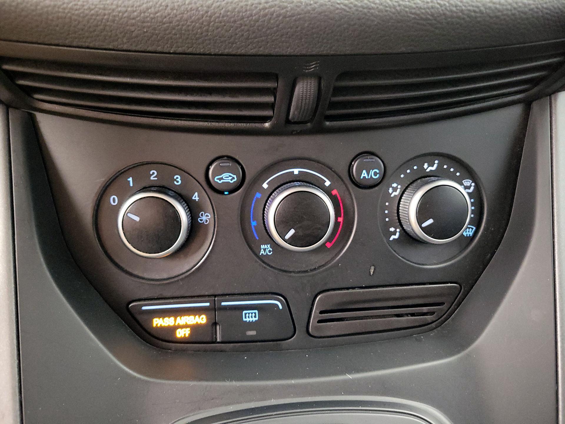 Thumbnail: 2015 Ford Escape - 16