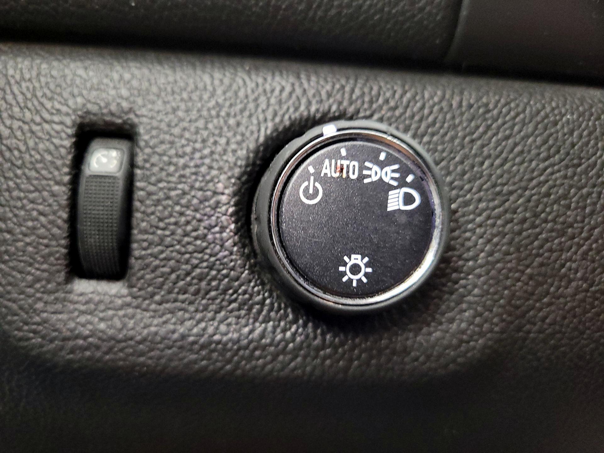 Thumbnail: 2021 Chevrolet Colorado - 13