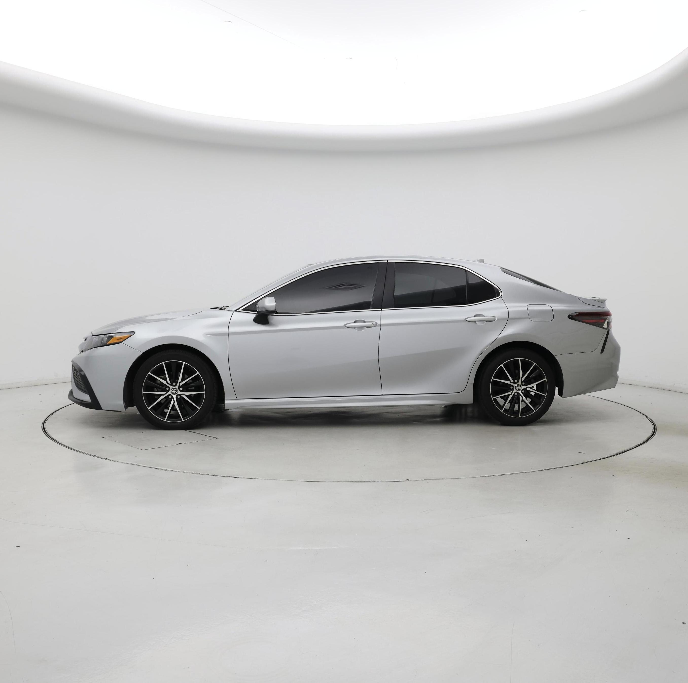 Thumbnail: 2021 Toyota Camry - 3