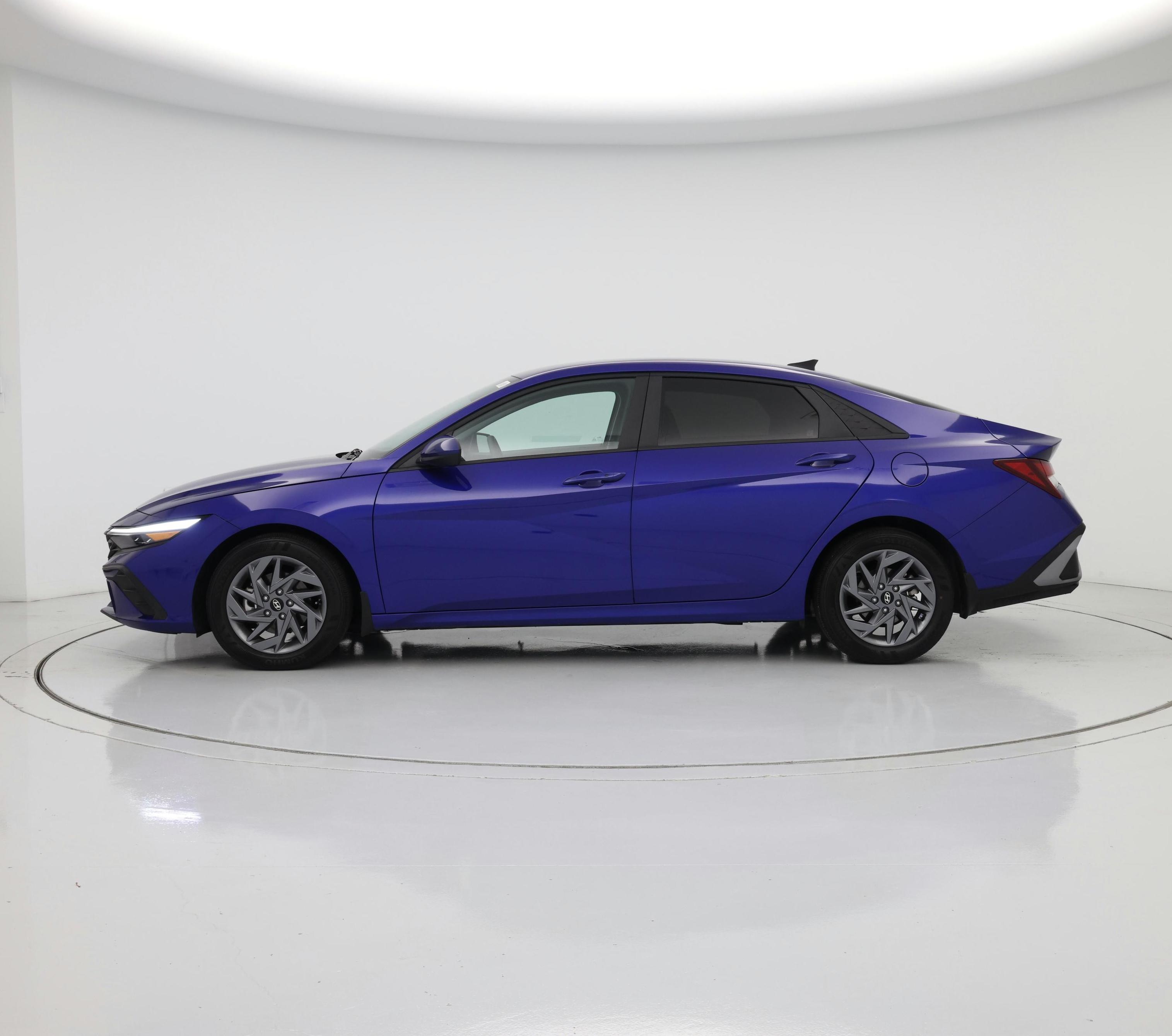 Thumbnail: 2024 Hyundai Elantra - 3
