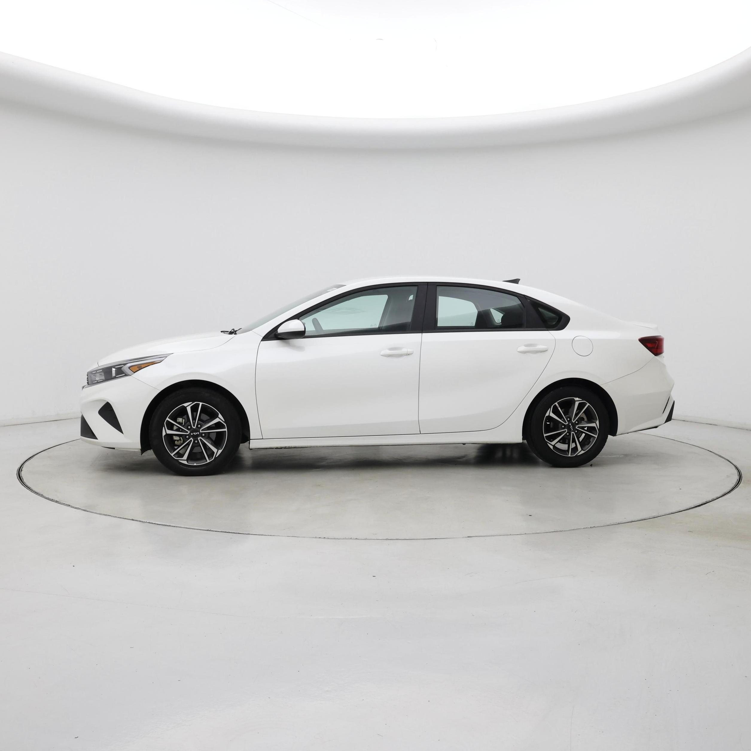 Thumbnail: 2024 Kia Forte - 3