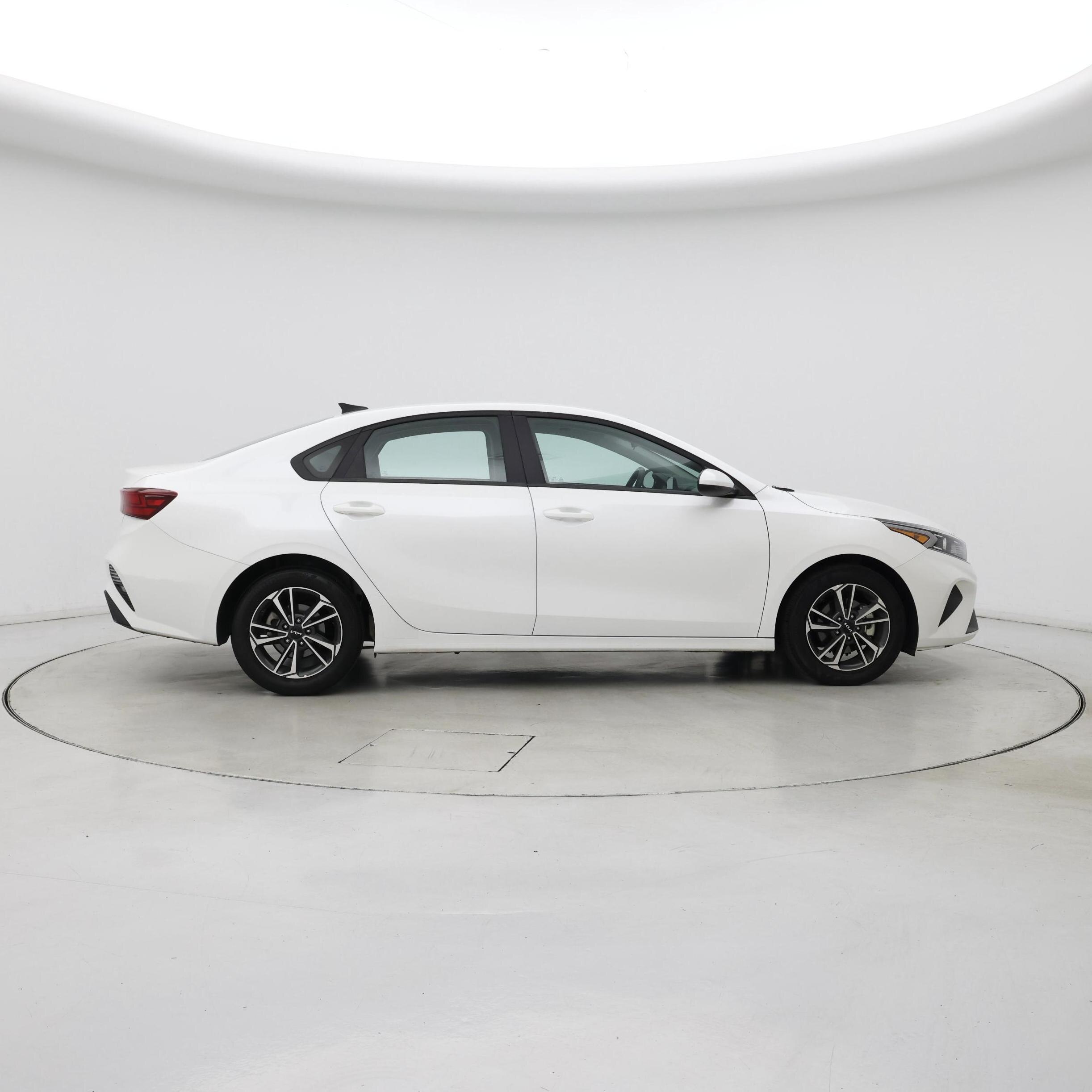 Thumbnail: 2024 Kia Forte - 7