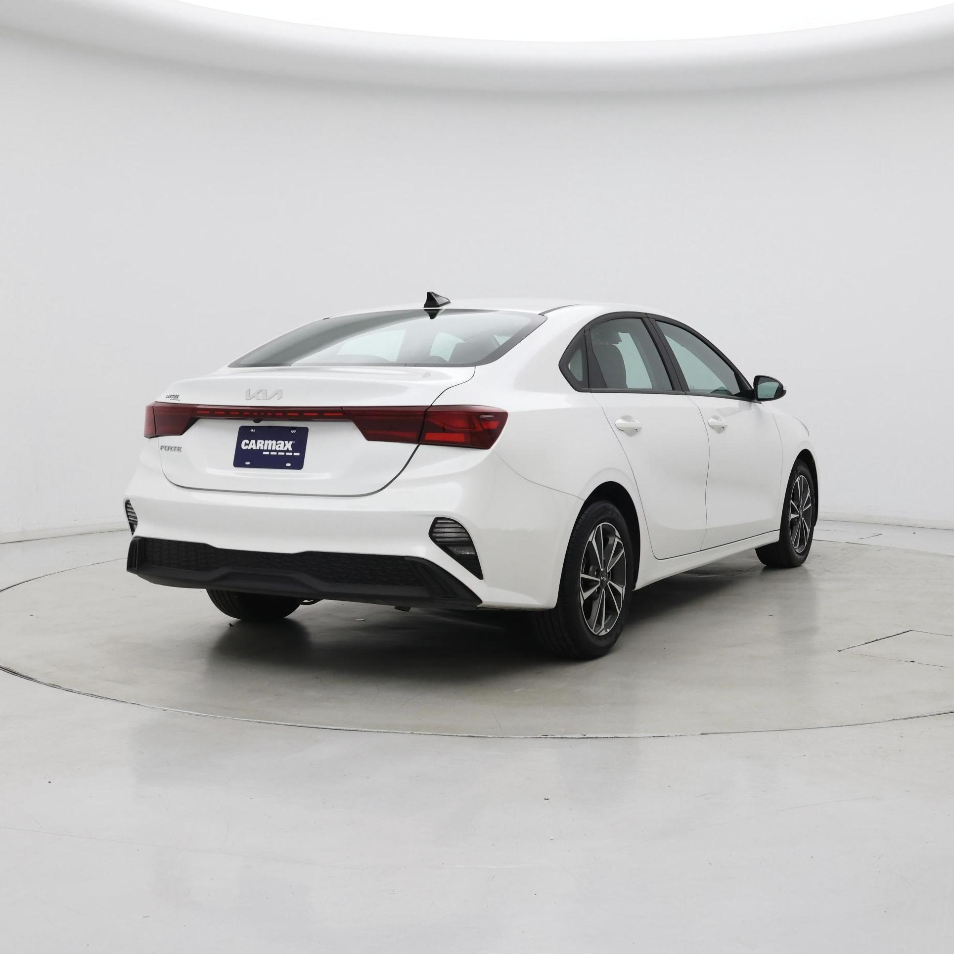 Thumbnail: 2024 Kia Forte - 8