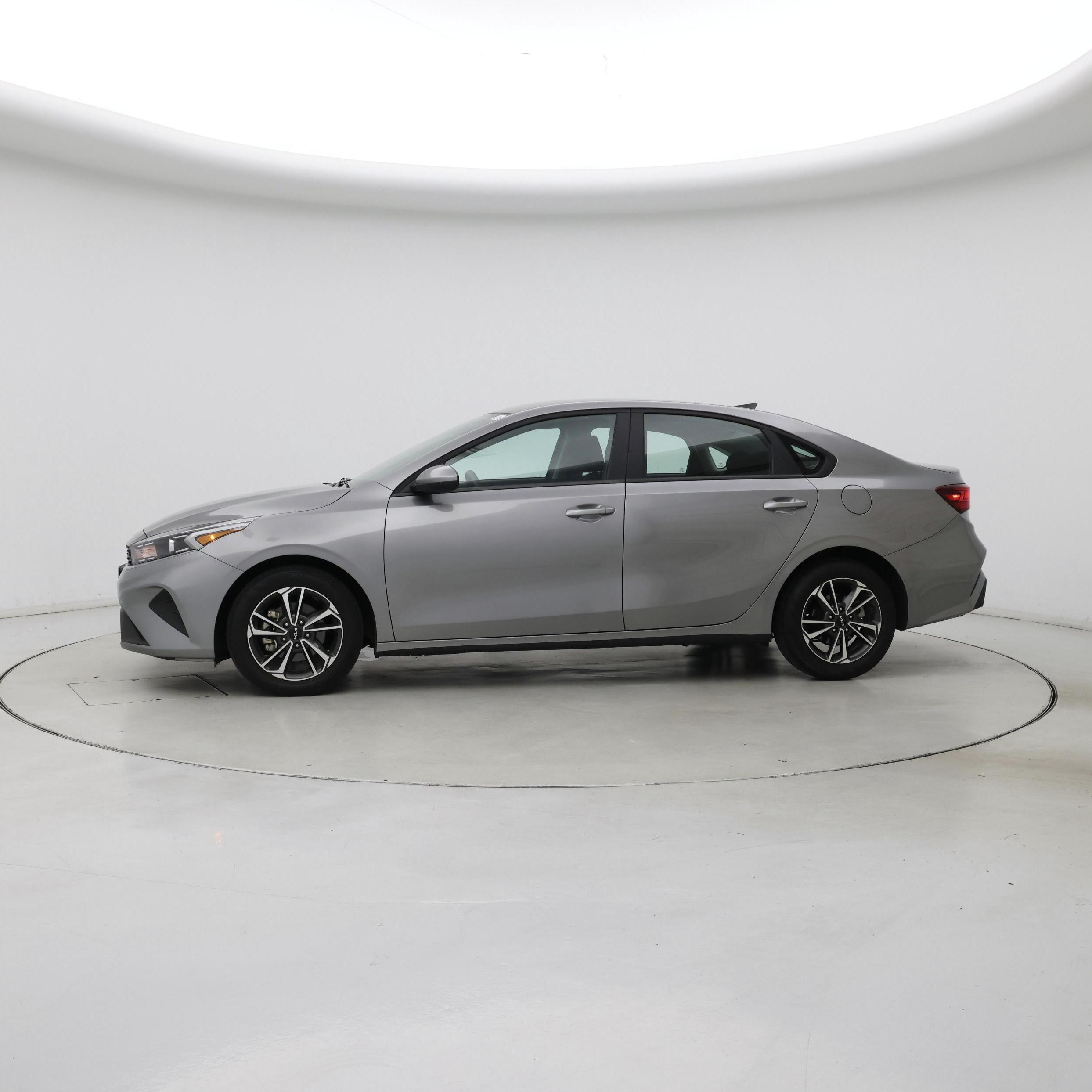 Thumbnail: 2024 Kia Forte - 3