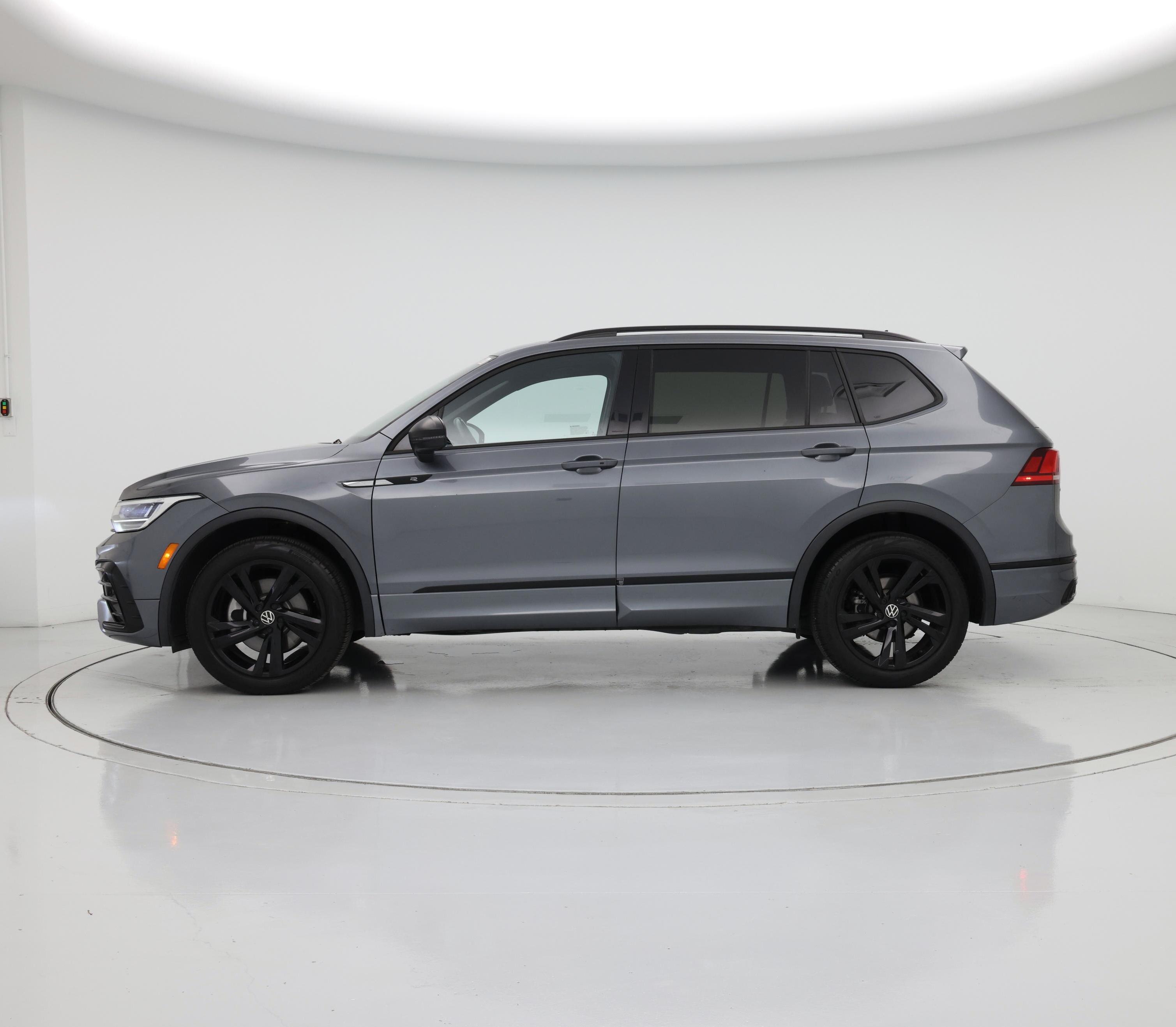 Thumbnail: 2023 Volkswagen Tiguan - 3