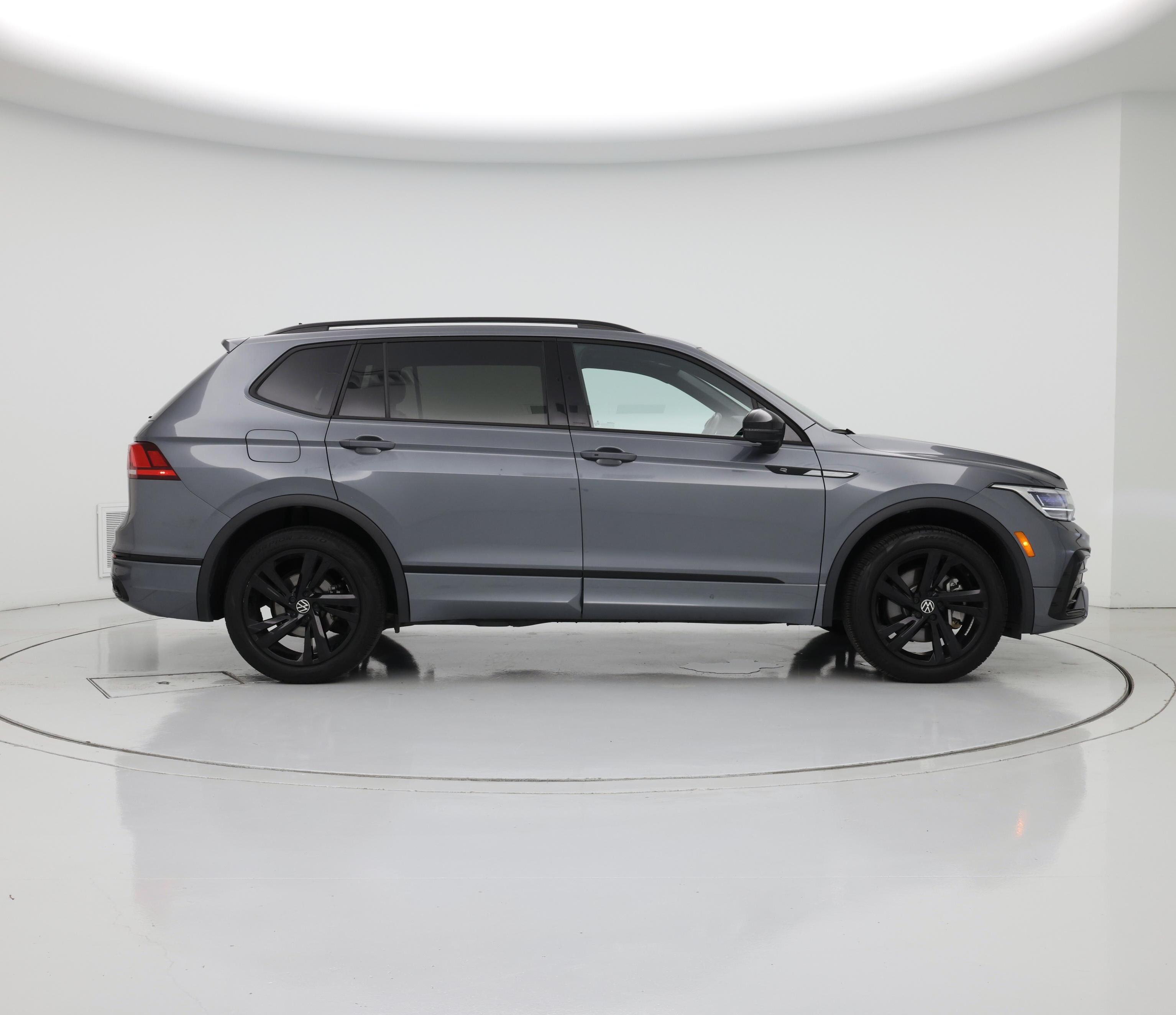 Thumbnail: 2023 Volkswagen Tiguan - 7
