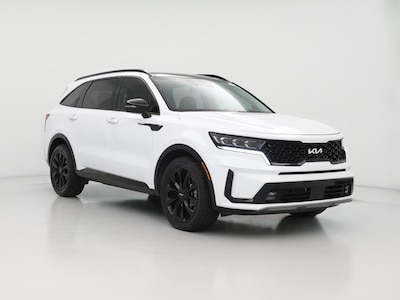 White 2023 Kia Sorento SX