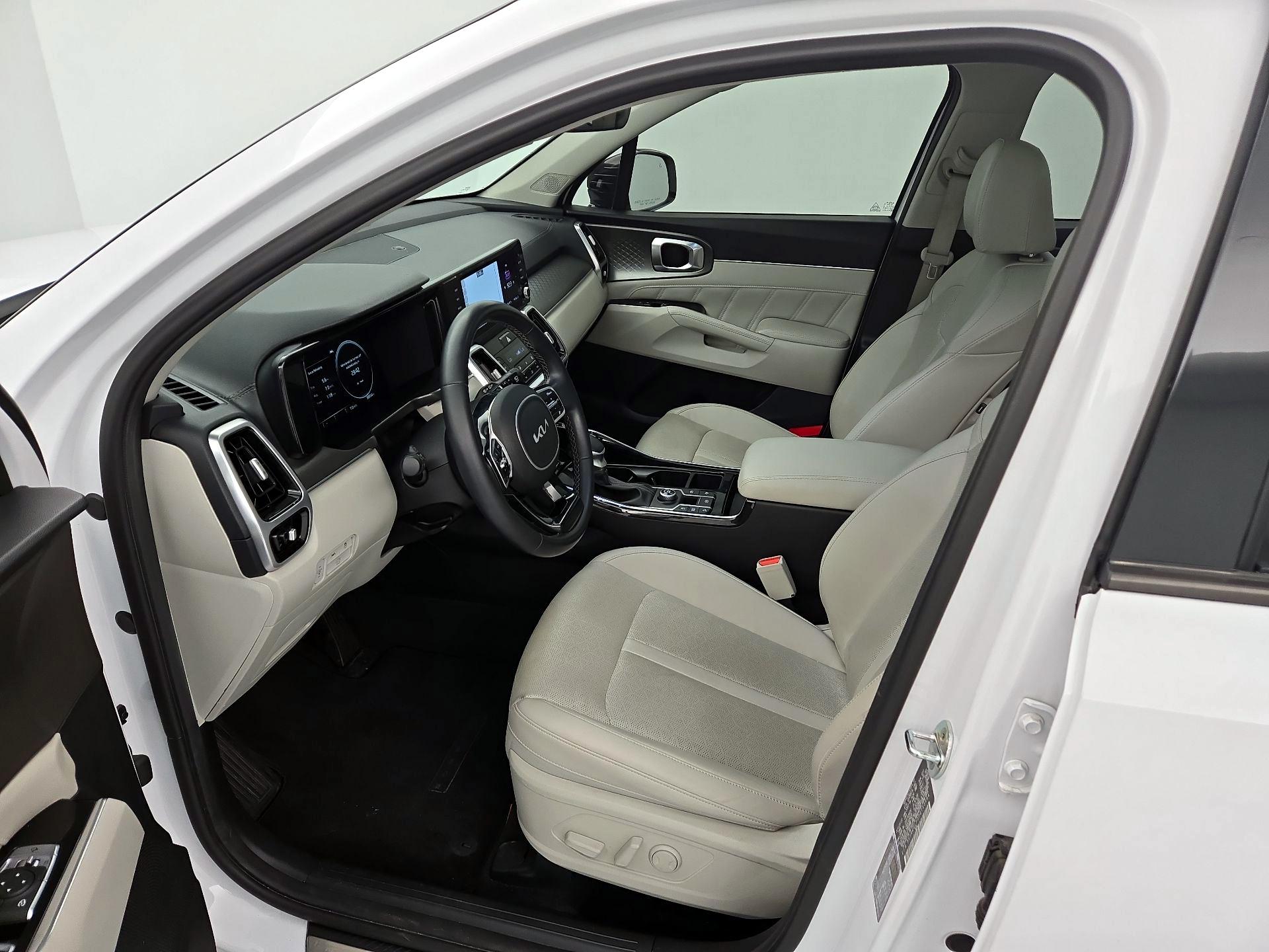 Thumbnail: 2023 Kia Sorento - 11