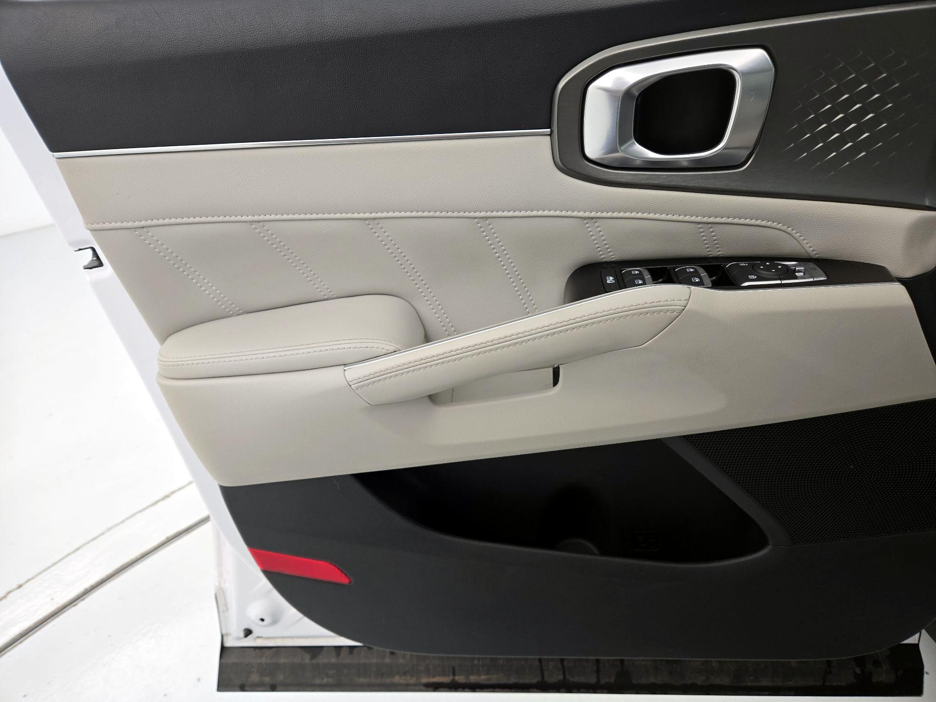 Thumbnail: 2023 Kia Sorento - 12