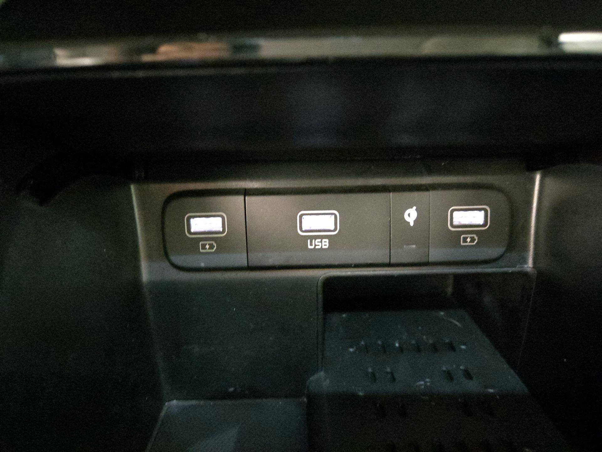 Thumbnail: 2023 Kia Sorento - 19