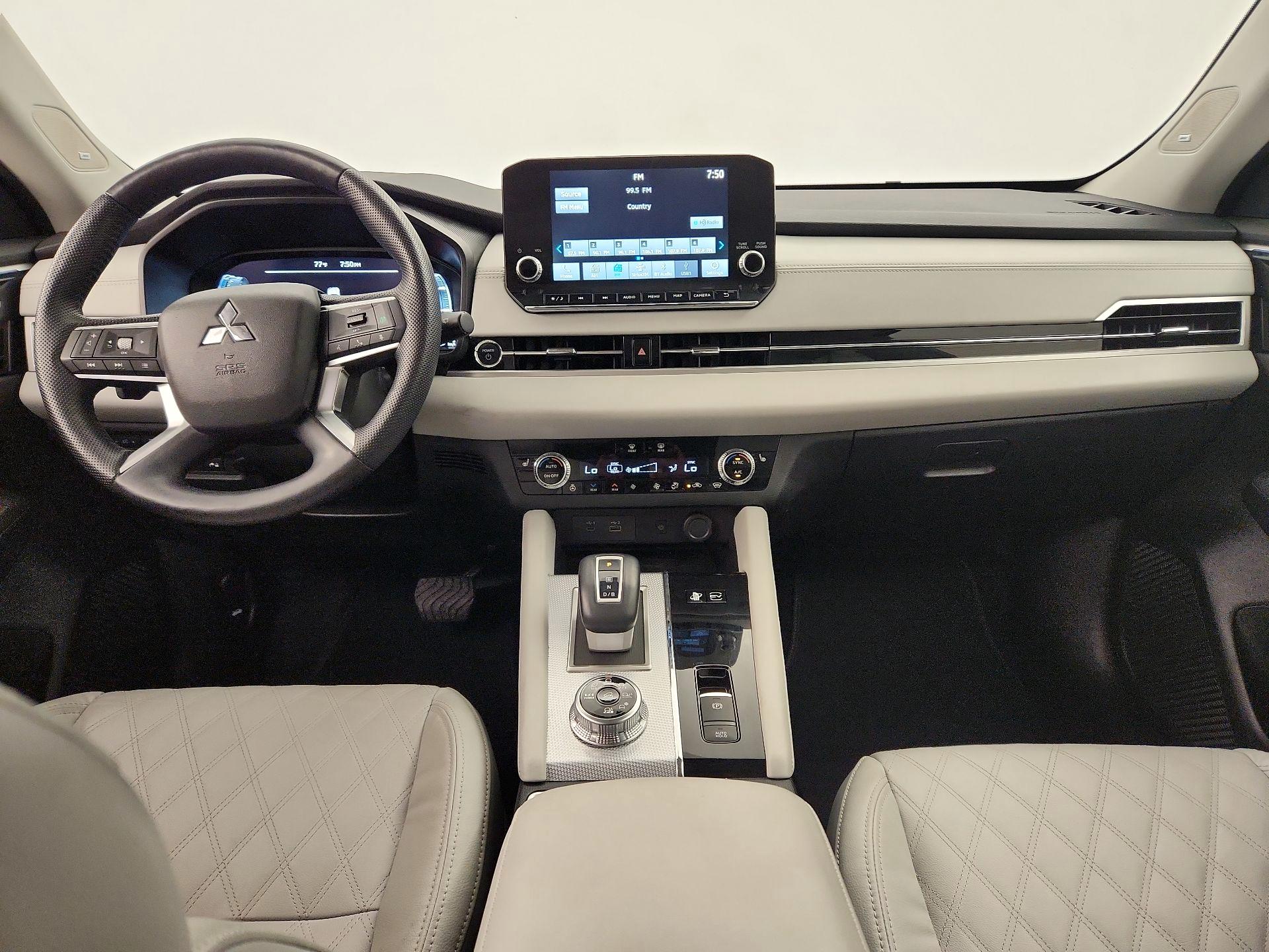Thumbnail: 2023 Mitsubishi Outlander - 9