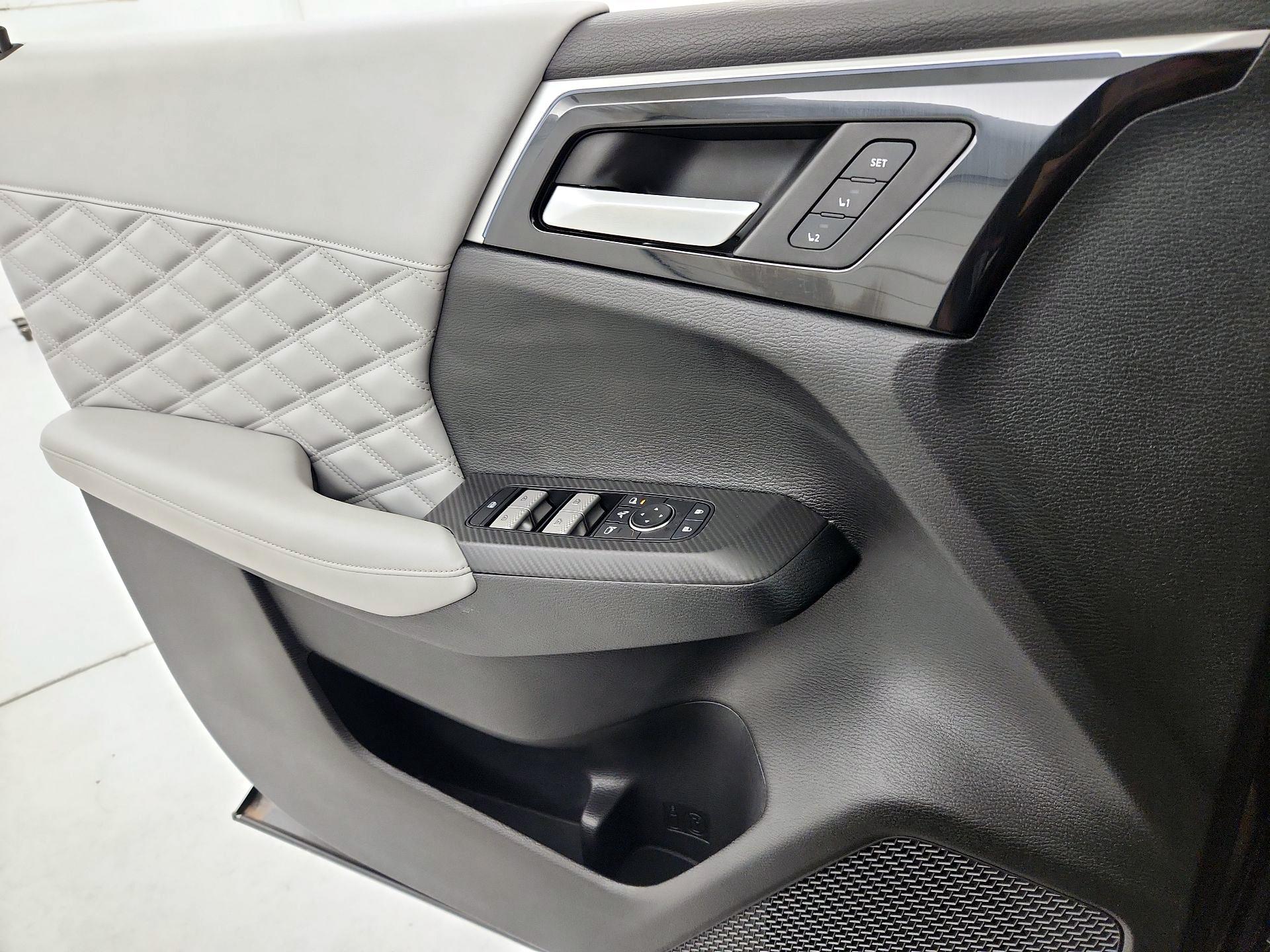Thumbnail: 2023 Mitsubishi Outlander - 12