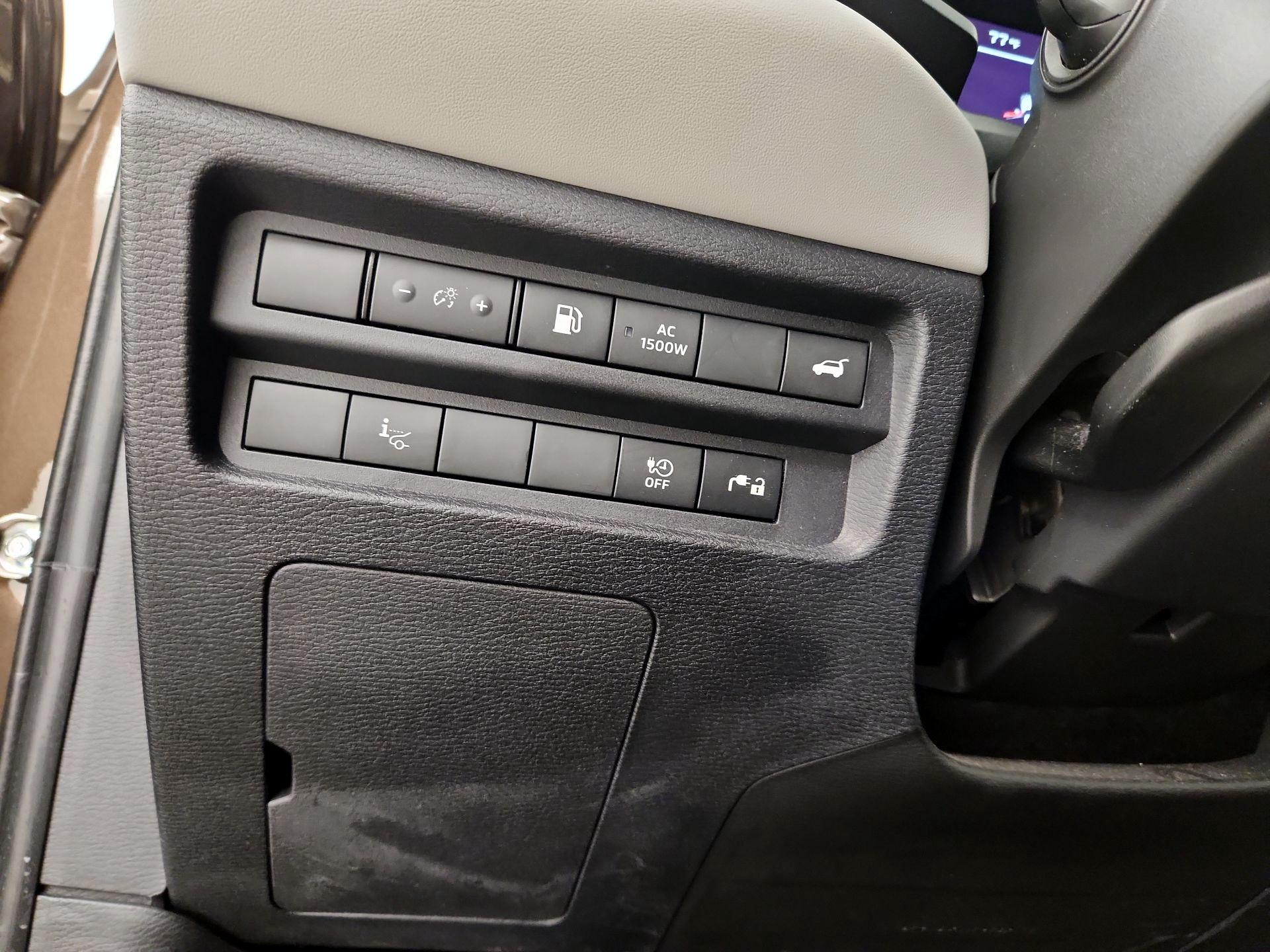 Thumbnail: 2023 Mitsubishi Outlander - 13