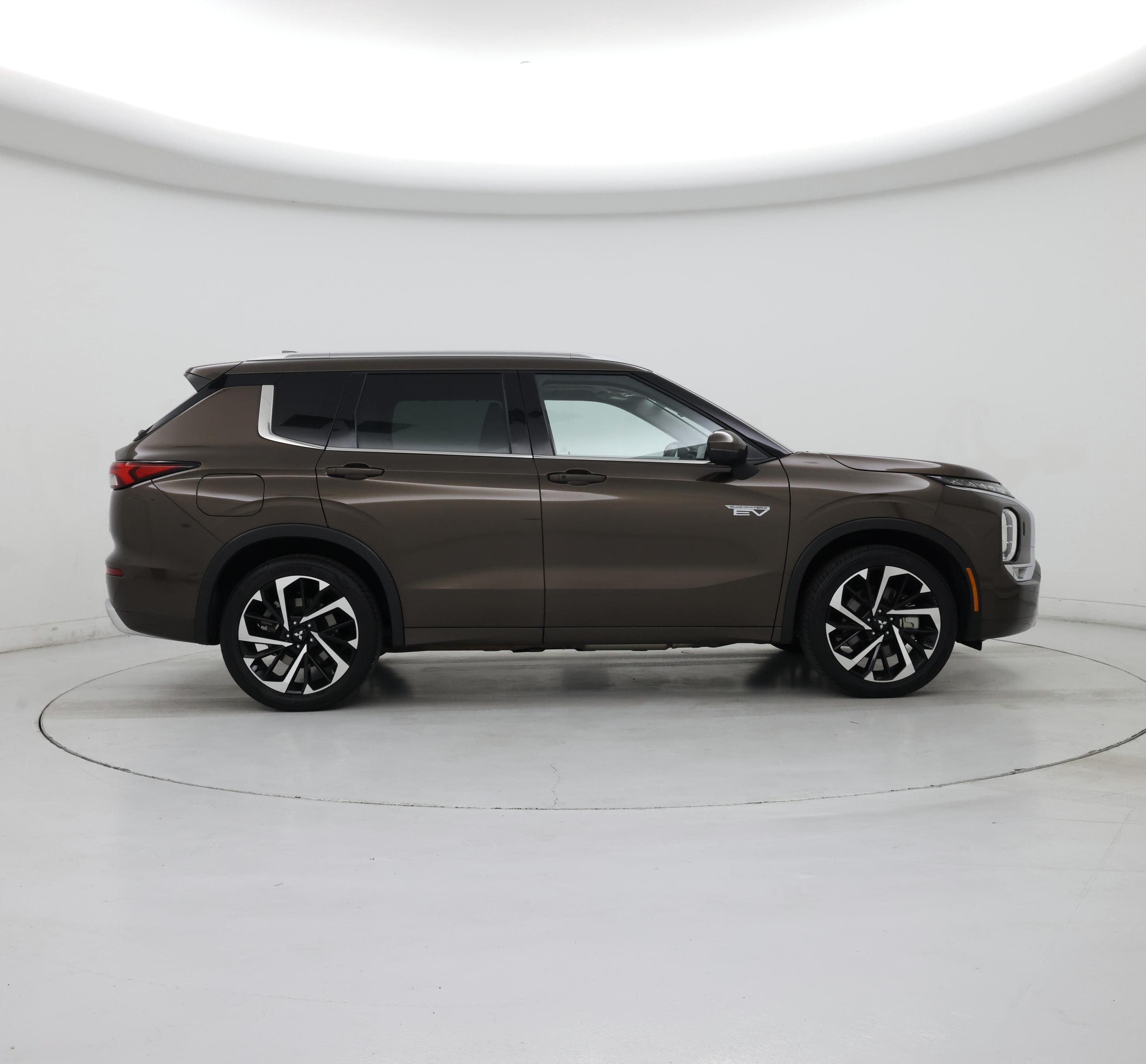 Thumbnail: 2023 Mitsubishi Outlander - 7
