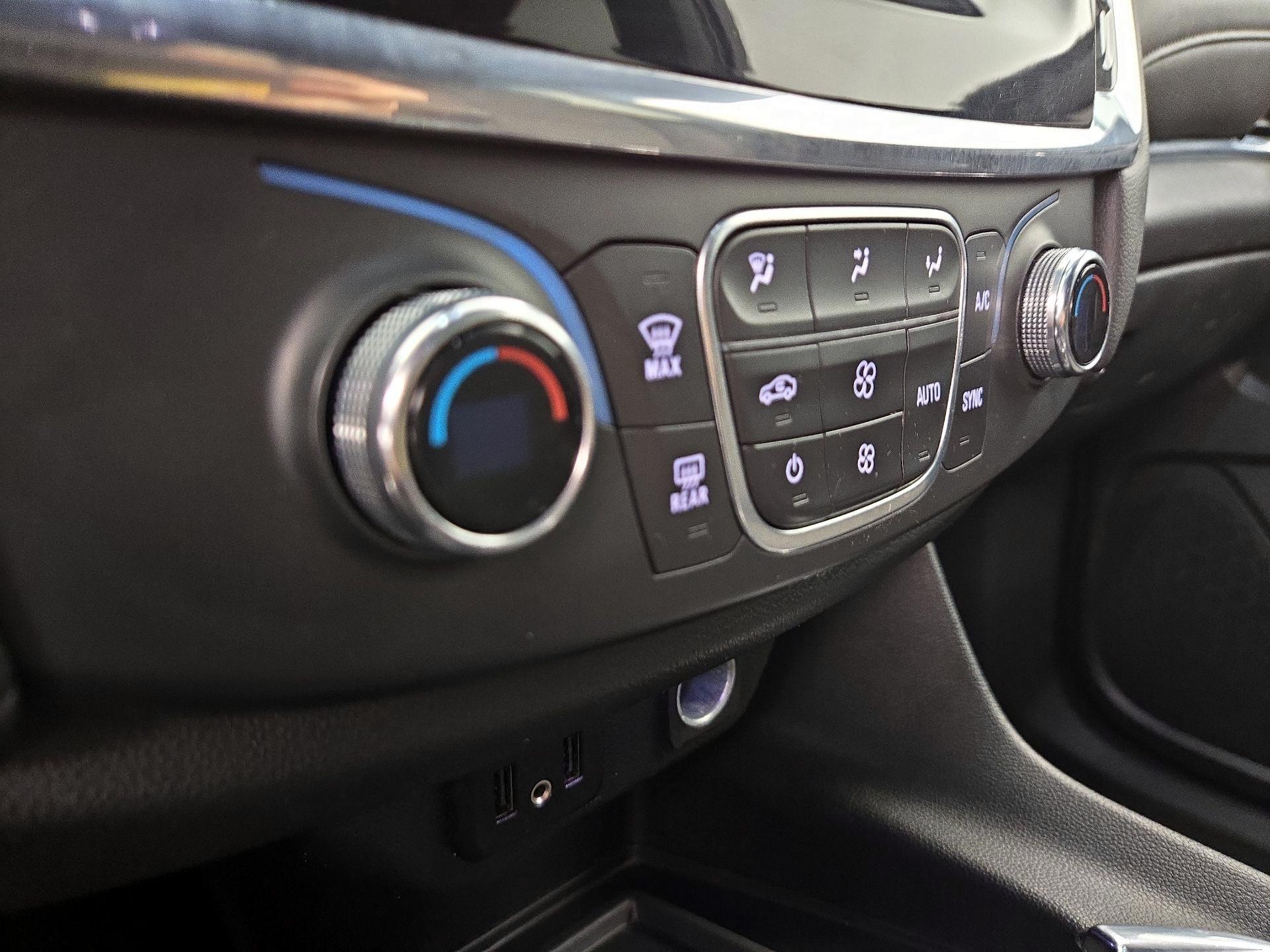 Thumbnail: 2023 Chevrolet Traverse - 16