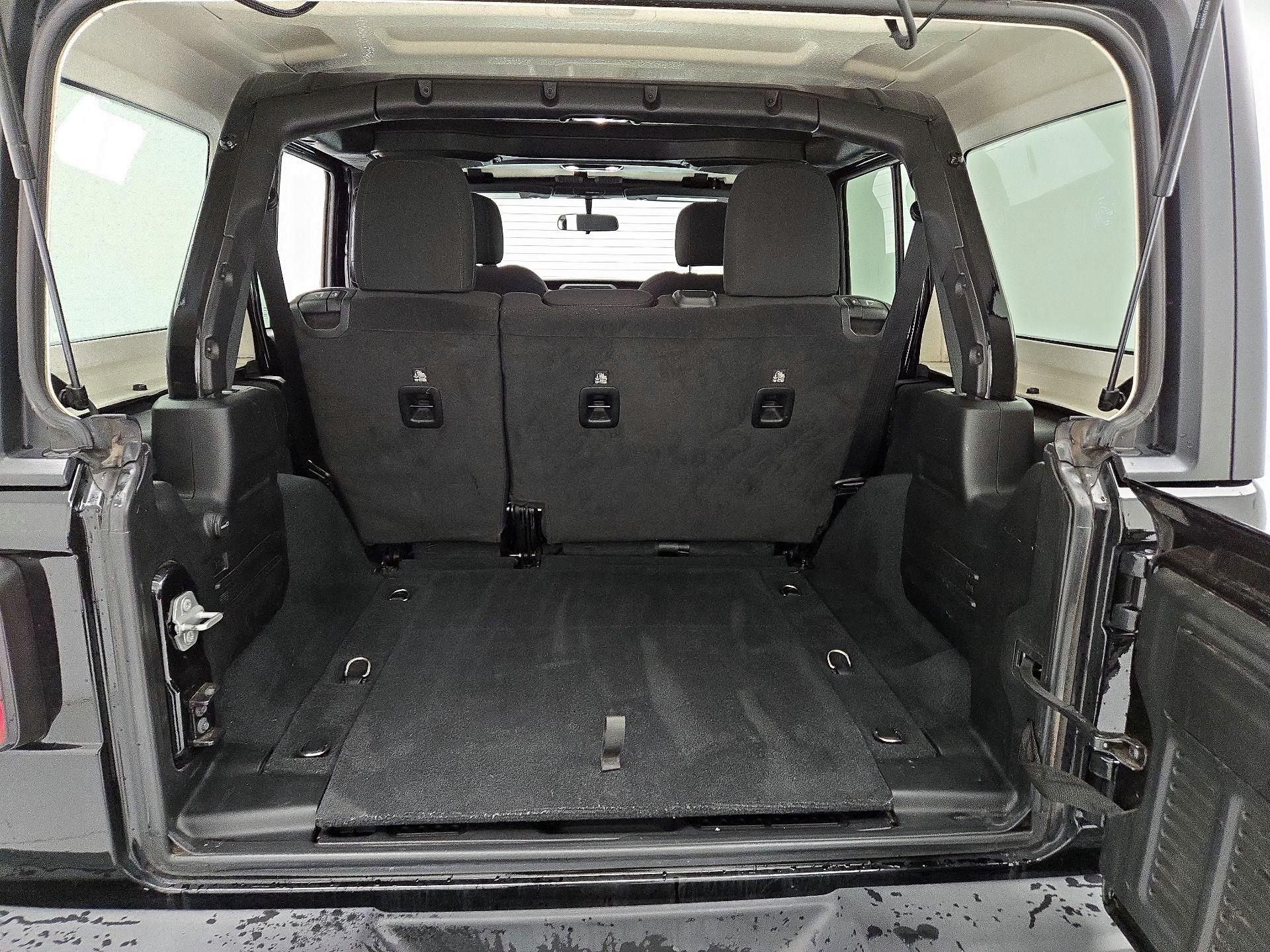 Thumbnail: 2022 Jeep Wrangler - 20