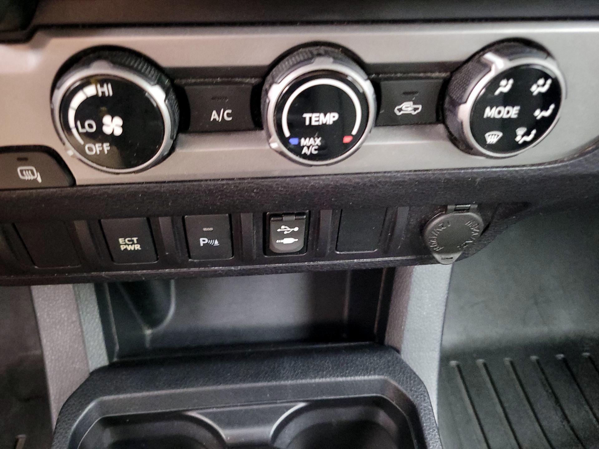 Thumbnail: 2016 Toyota Tacoma - 15
