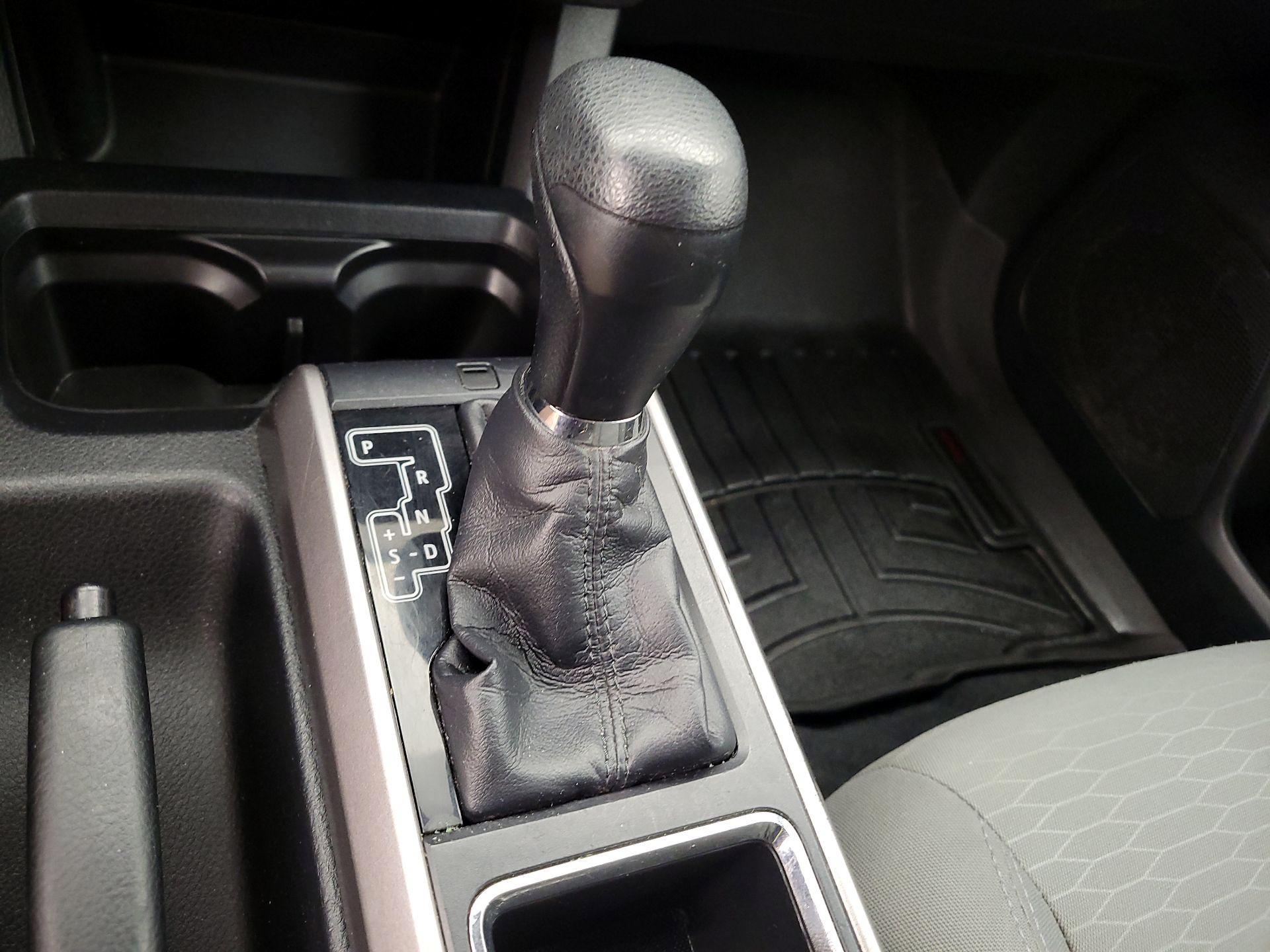 Thumbnail: 2016 Toyota Tacoma - 16