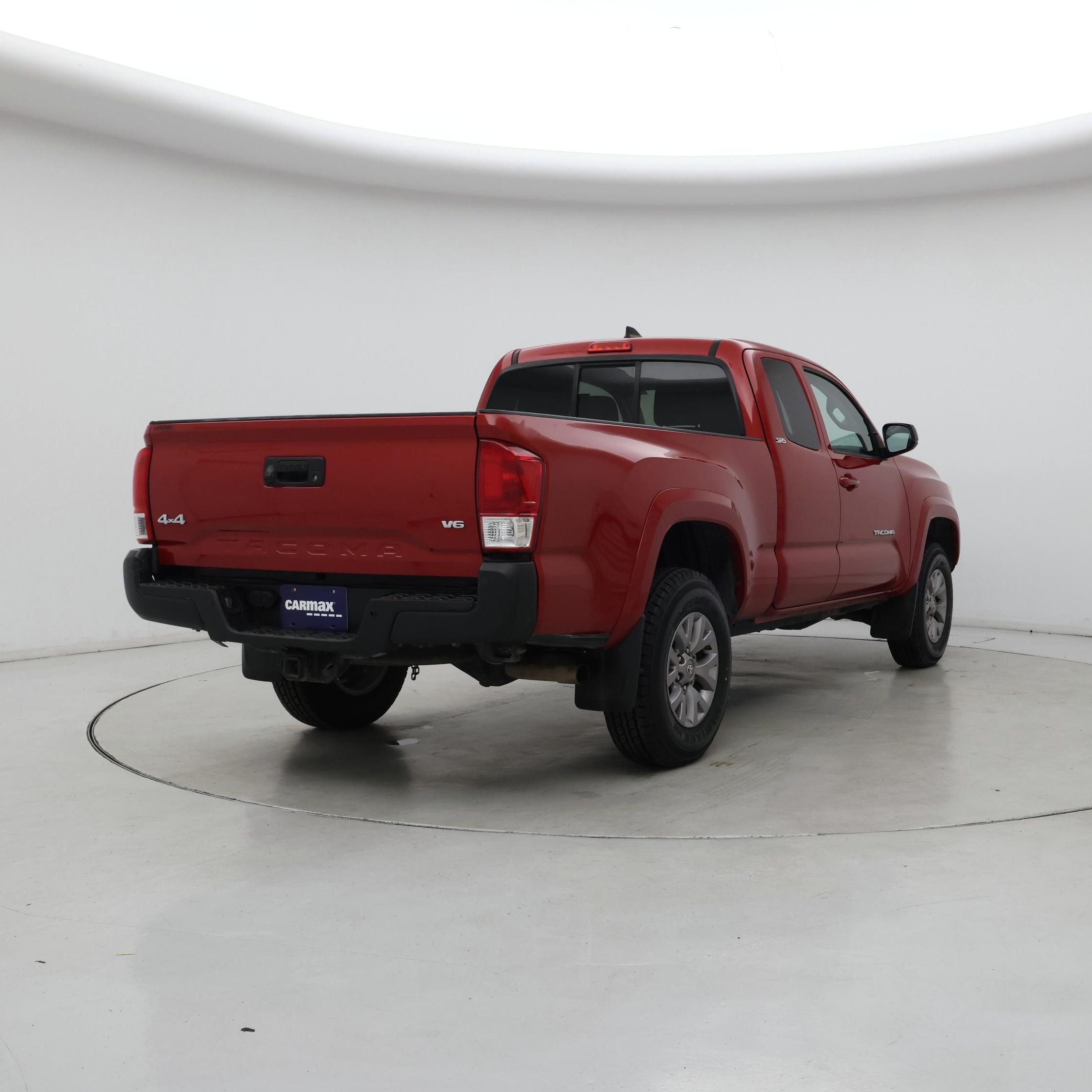Thumbnail: 2016 Toyota Tacoma - 8