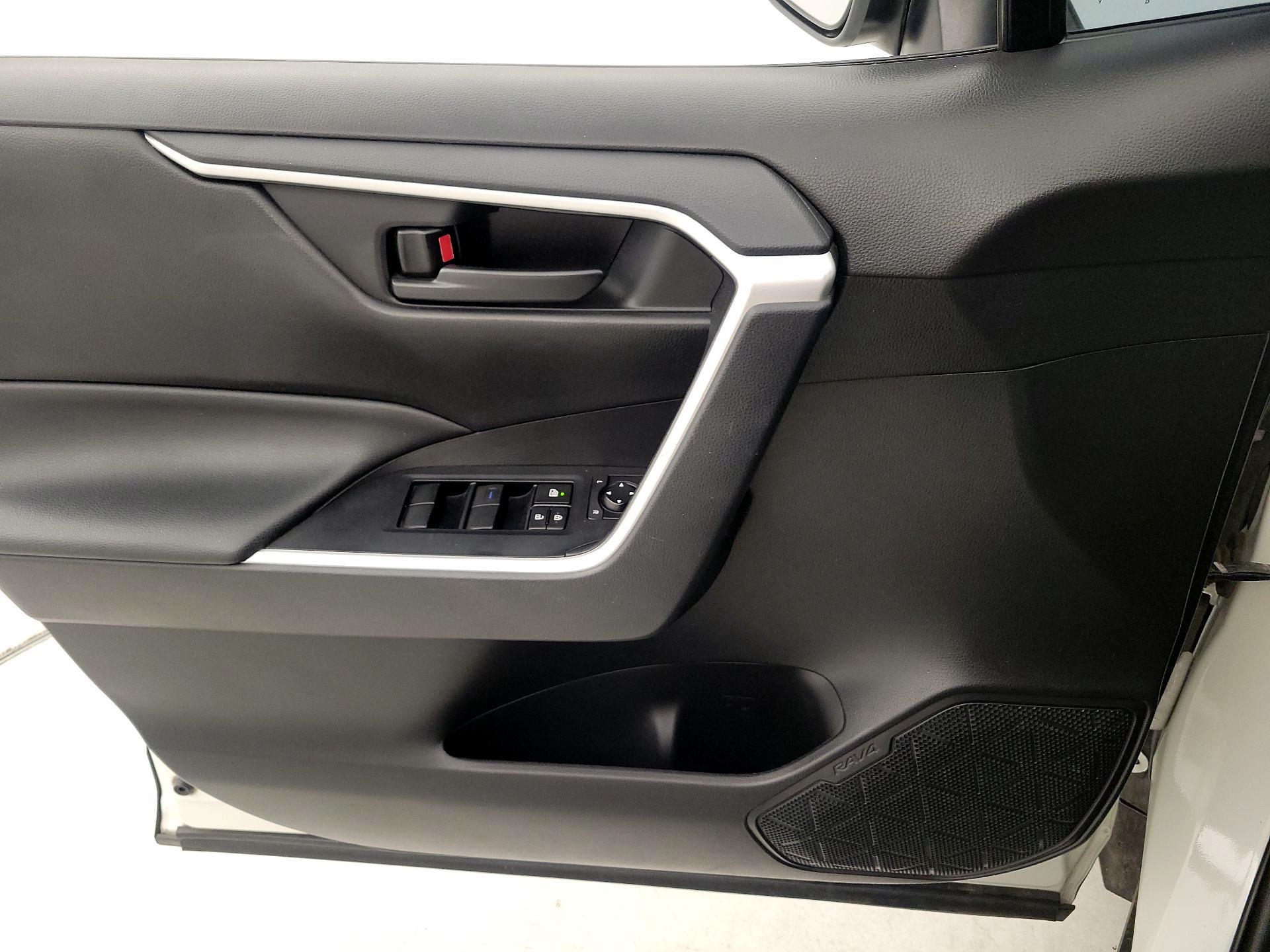 Thumbnail: 2021 Toyota RAV4 - 12