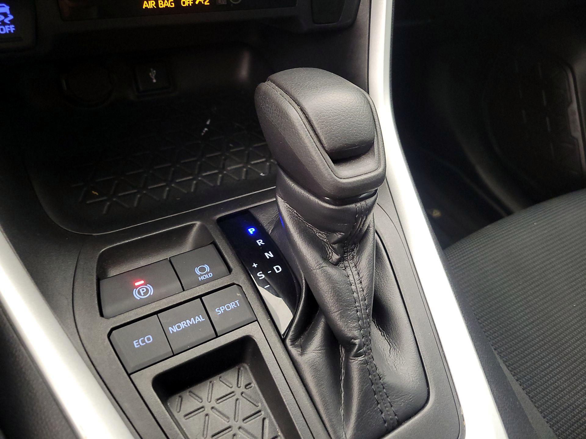 Thumbnail: 2021 Toyota RAV4 - 17