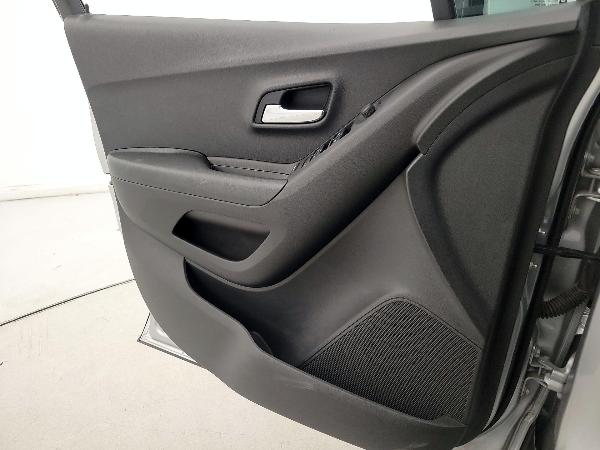 Thumbnail: 2018 Chevrolet Trax - 12