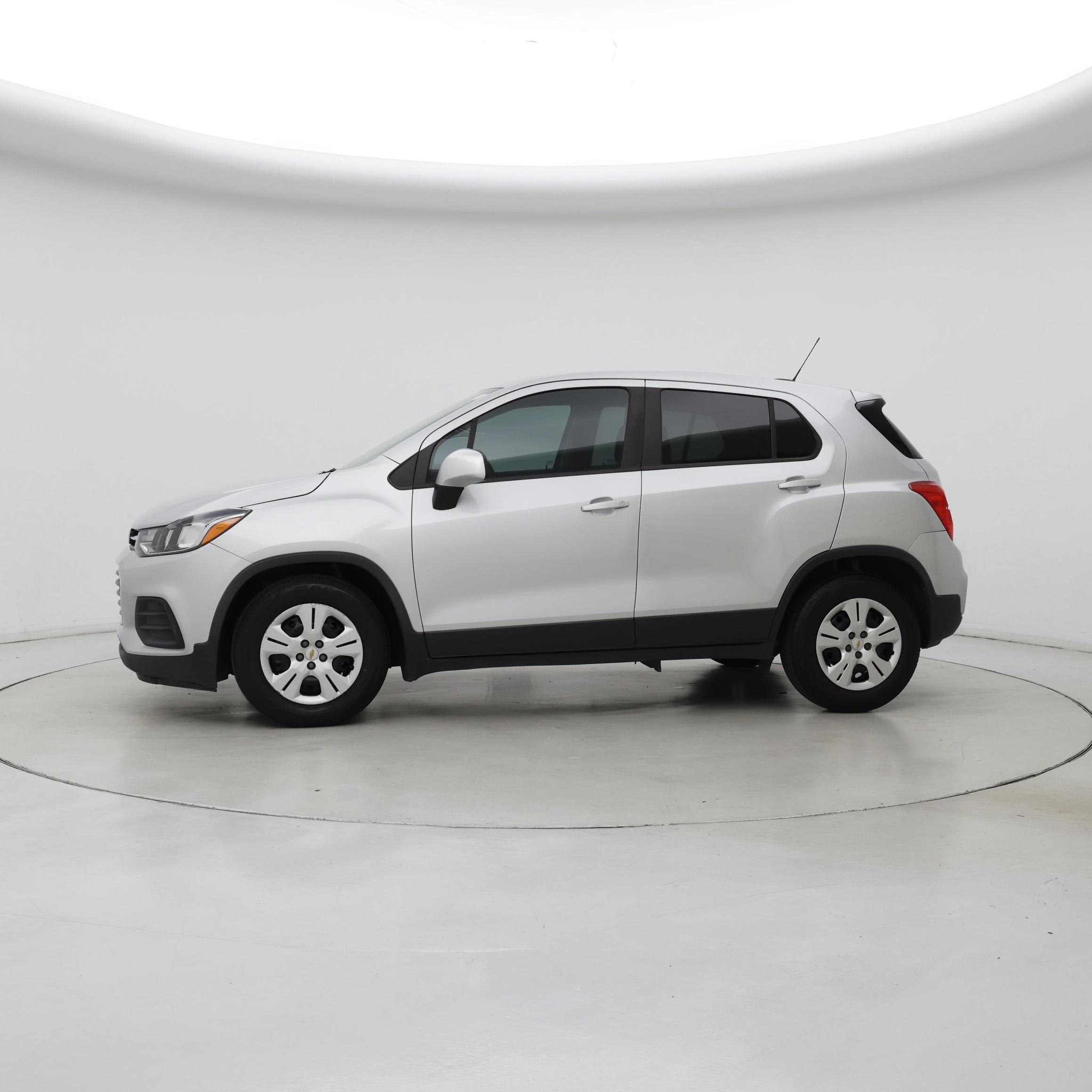 Thumbnail: 2018 Chevrolet Trax - 3