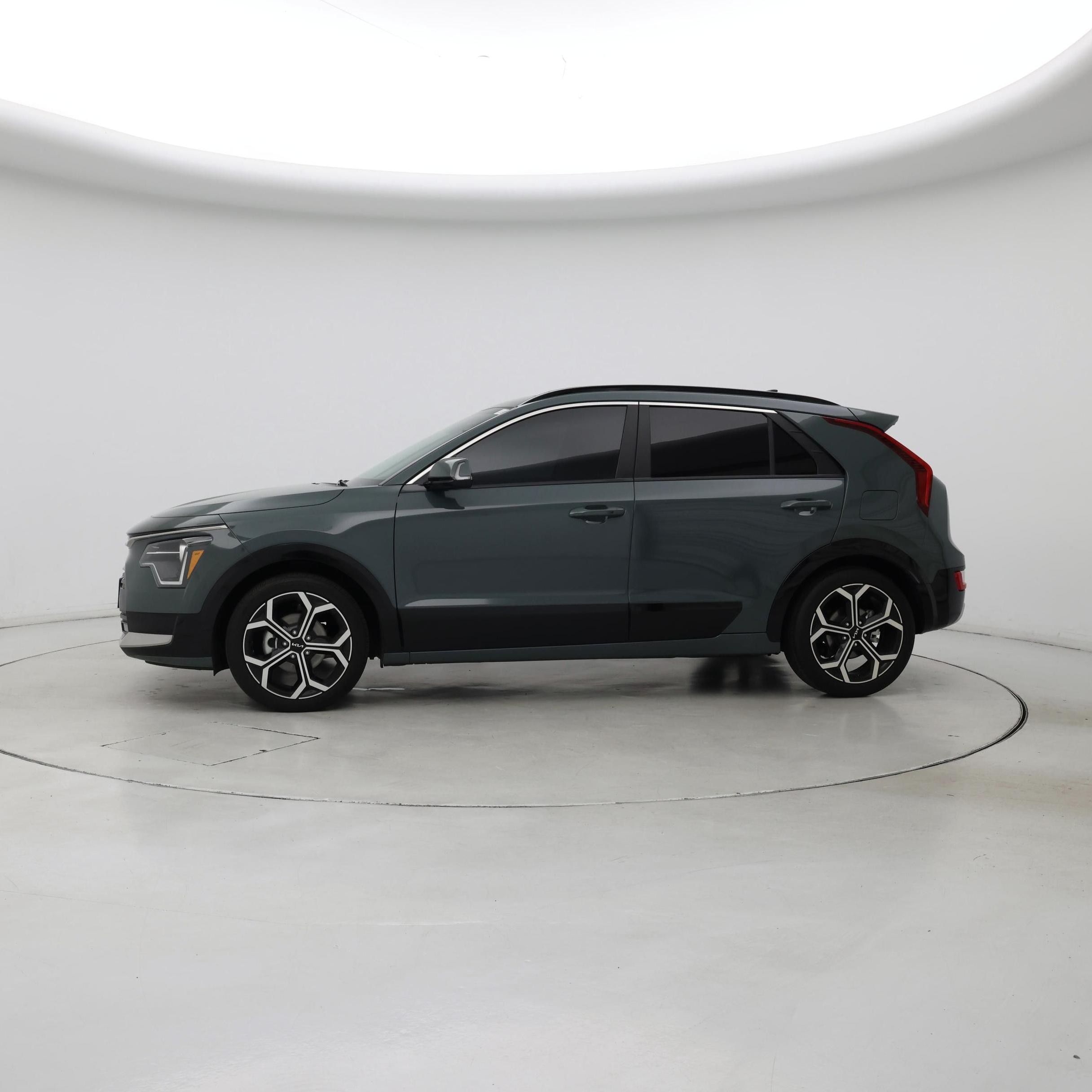 Thumbnail: 2023 Kia Niro - 3