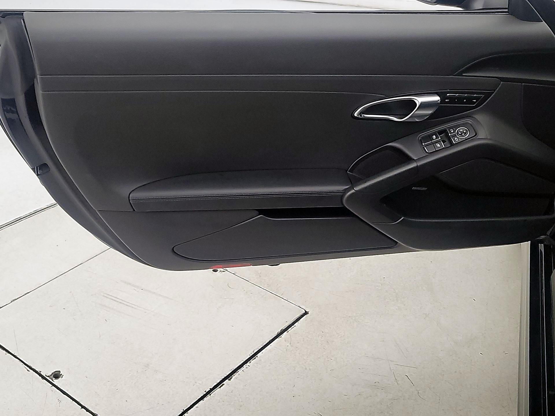 Thumbnail: 2015 Porsche Cayman - 12