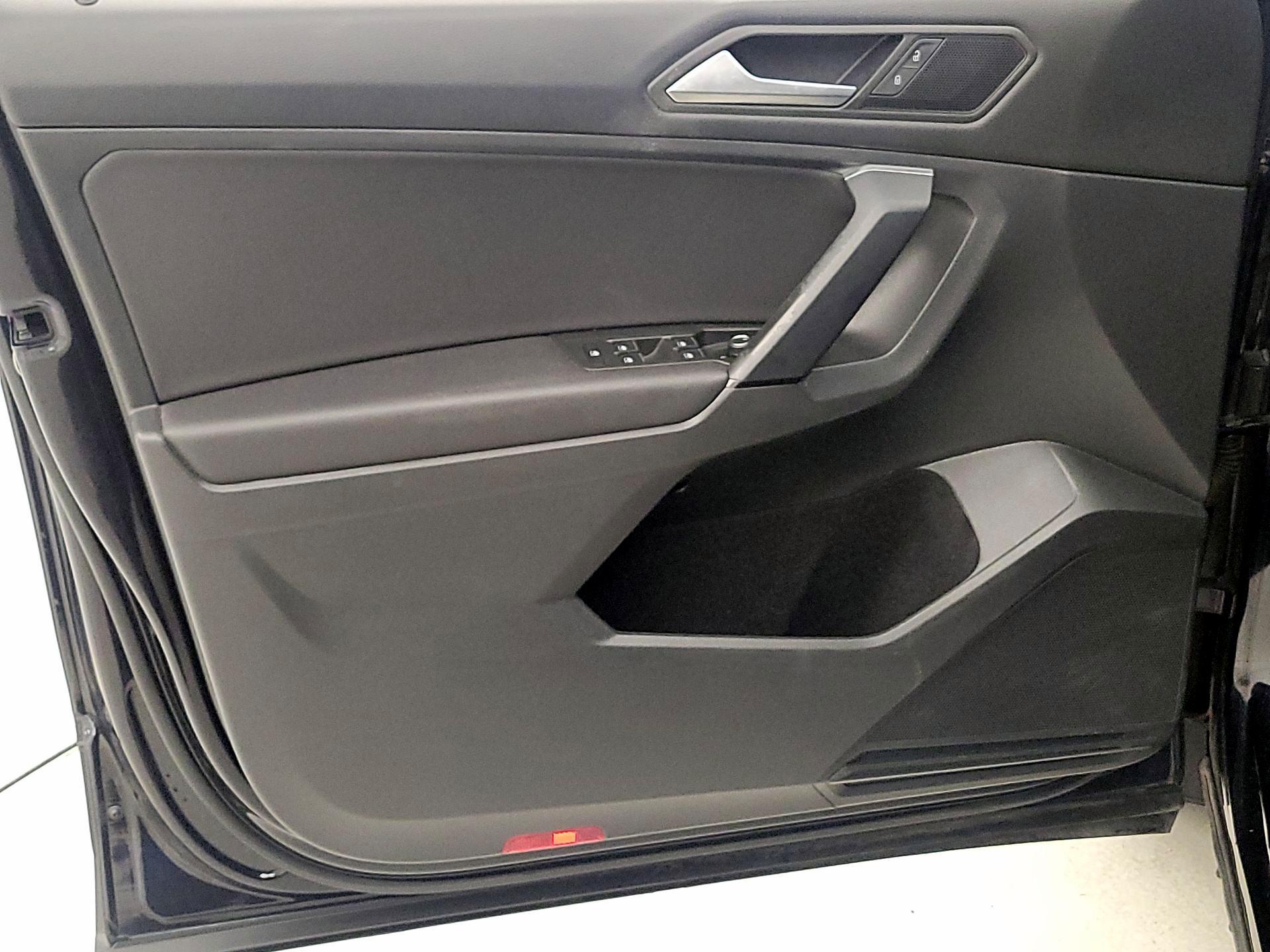 Thumbnail: 2019 Volkswagen Tiguan - 12