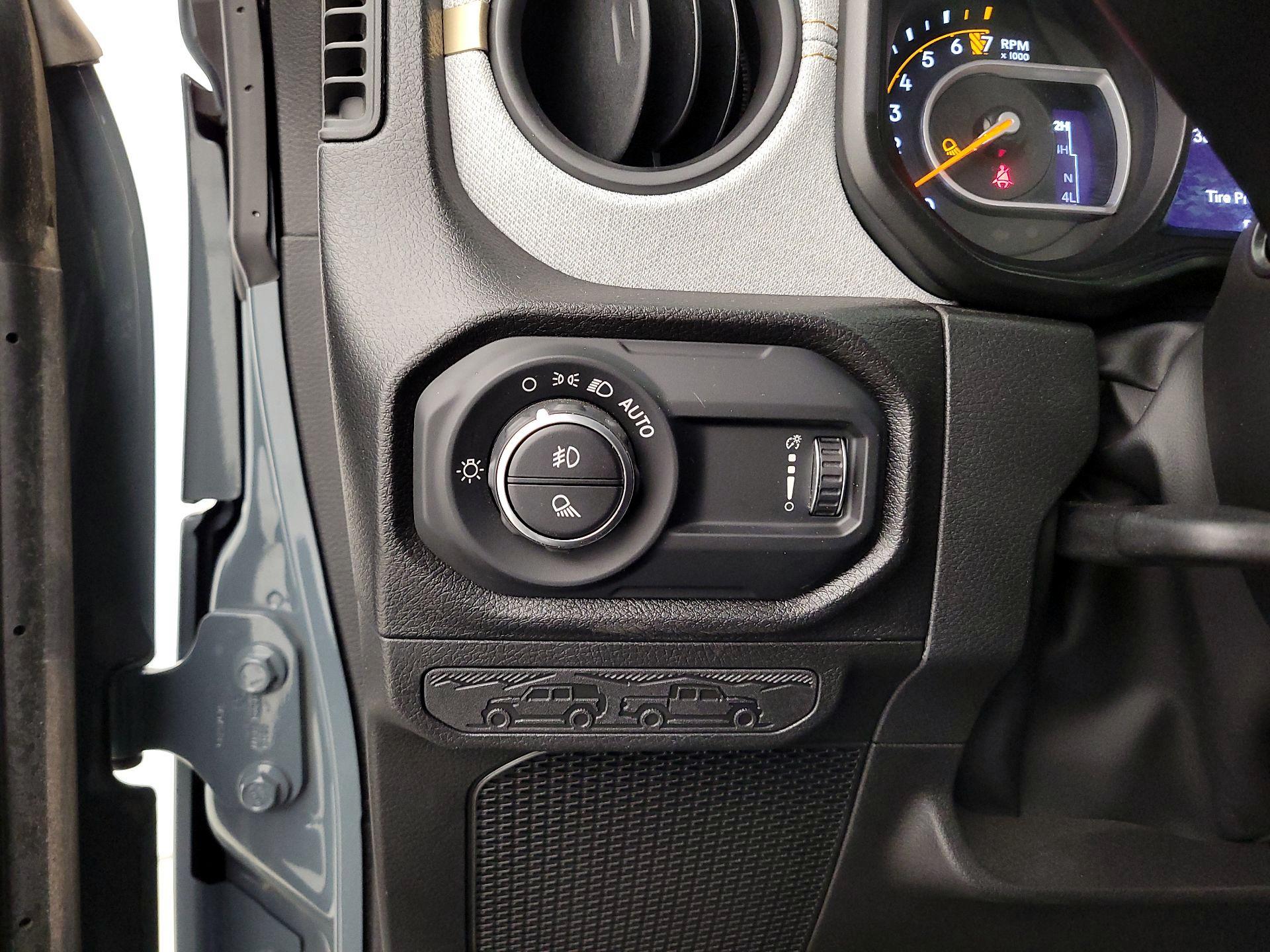 Thumbnail: 2024 Jeep Gladiator - 13