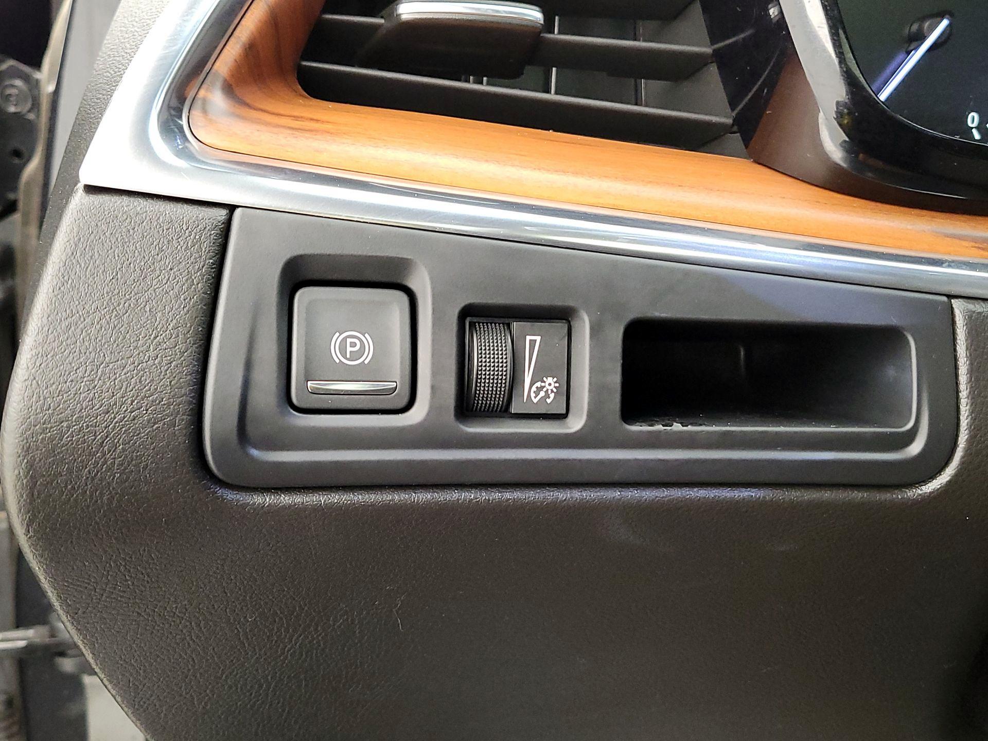 Thumbnail: 2020 Cadillac XT5 - 13