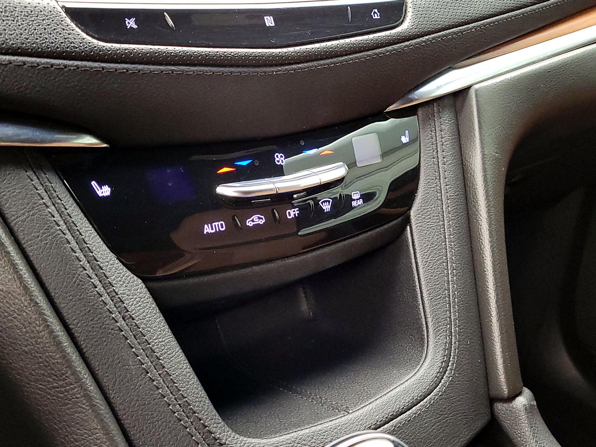 Thumbnail: 2020 Cadillac XT5 - 16