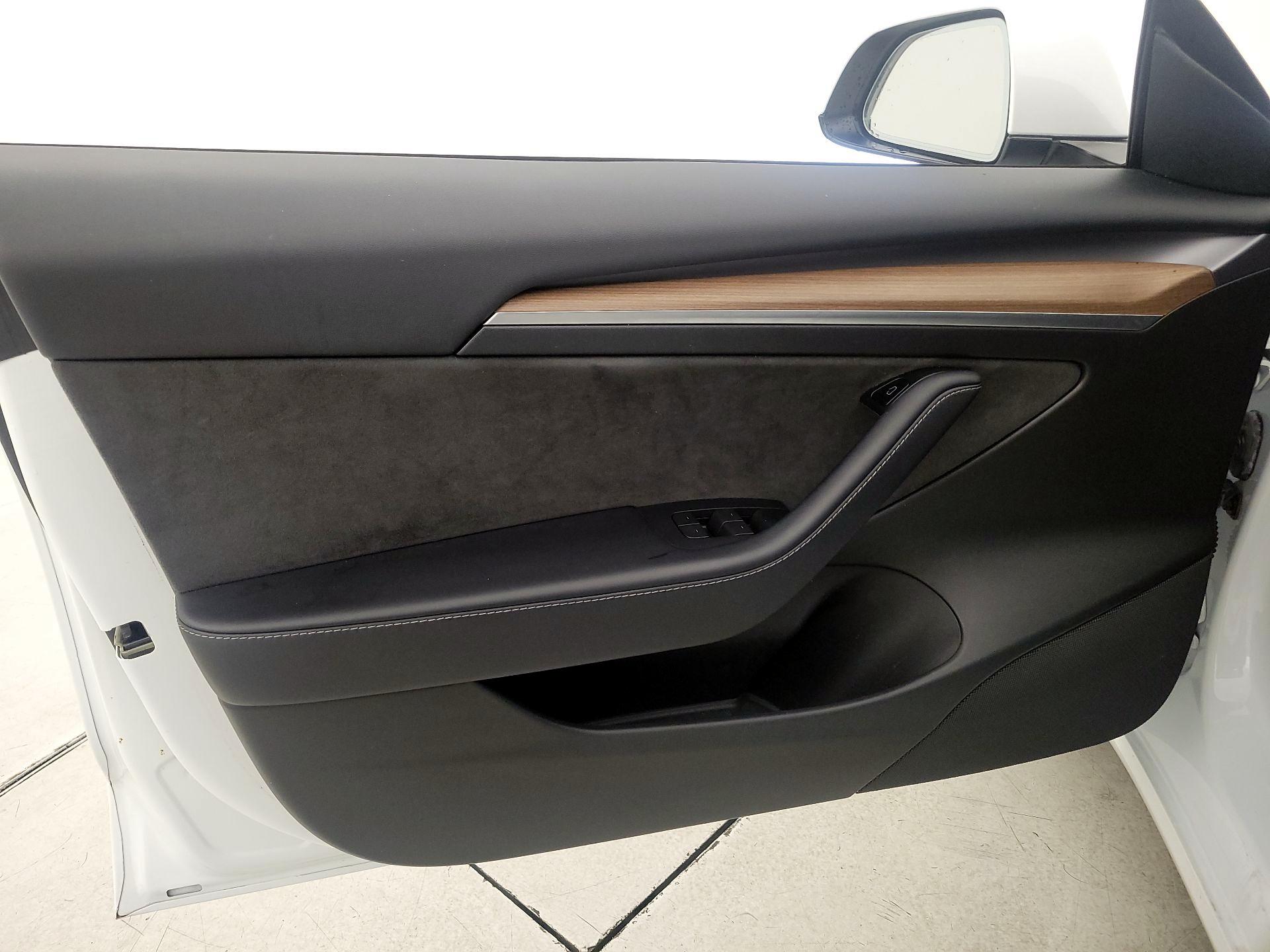 Thumbnail: 2022 Tesla Model 3 - 12