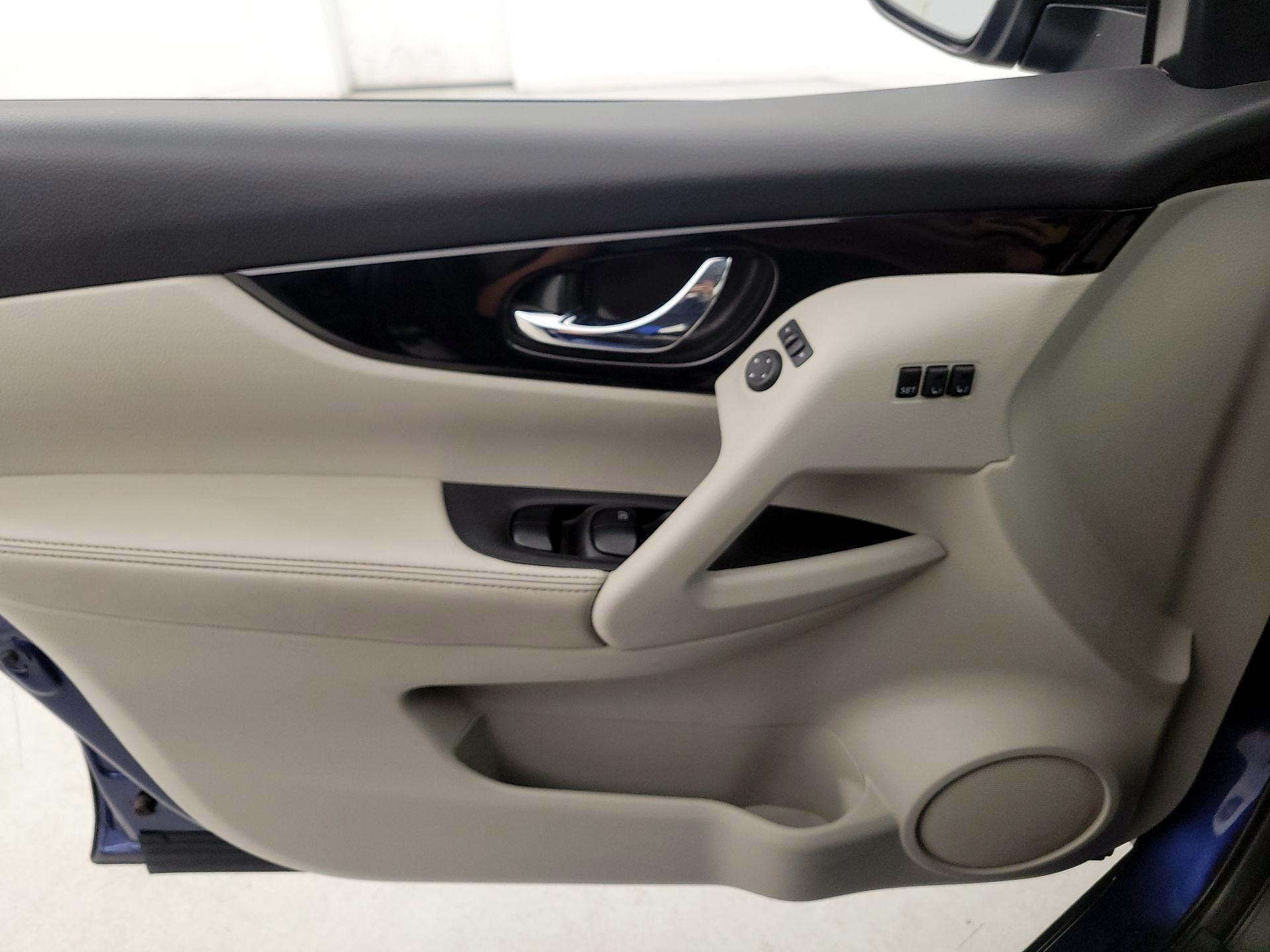 Thumbnail: 2022 Nissan Rogue Sport - 12