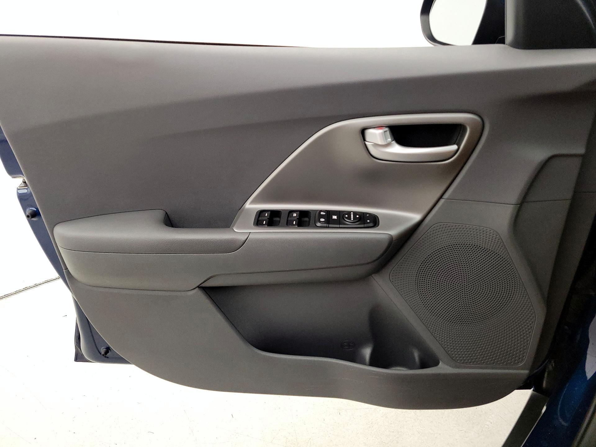 Thumbnail: 2019 Kia Niro - 12